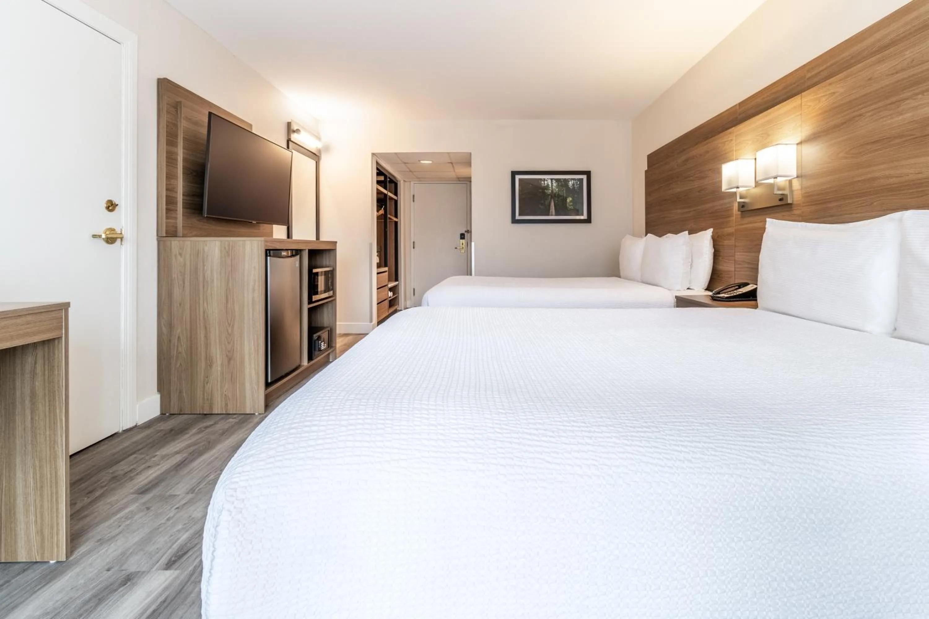 Bedroom, Bed in Atrium Hotel Vancouver