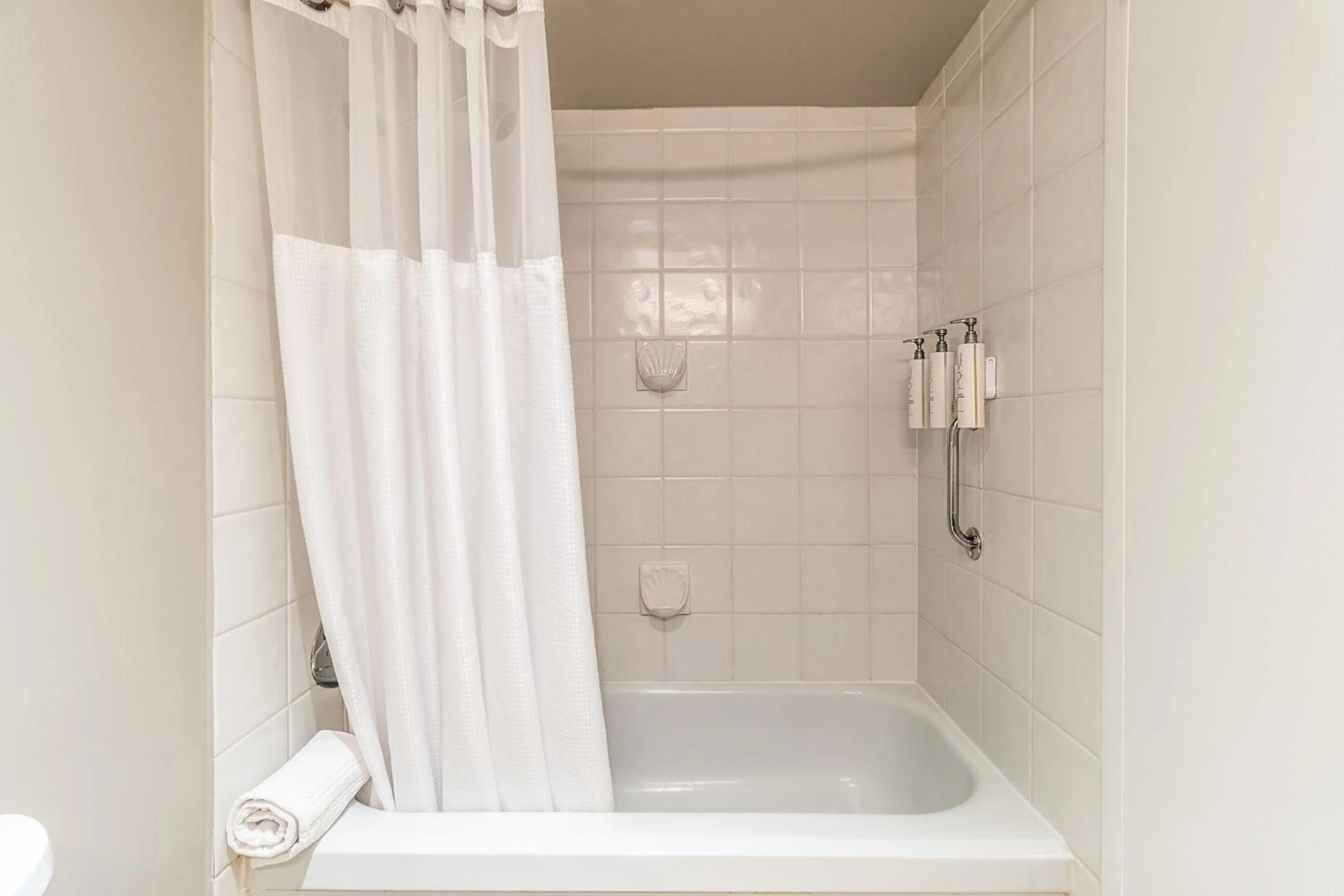 Bathroom in Atrium Hotel Vancouver