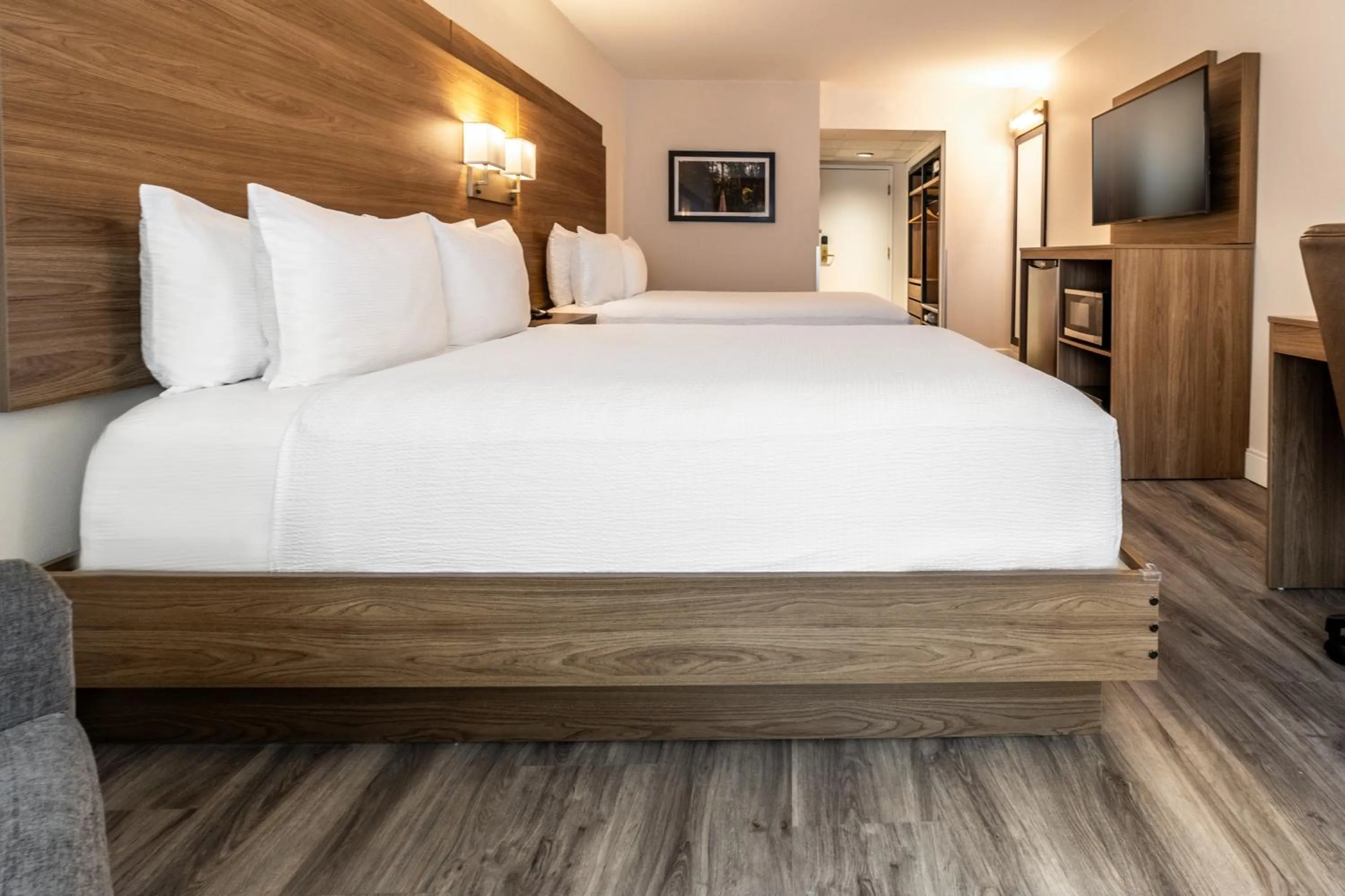 Bedroom, Bed in Atrium Hotel Vancouver