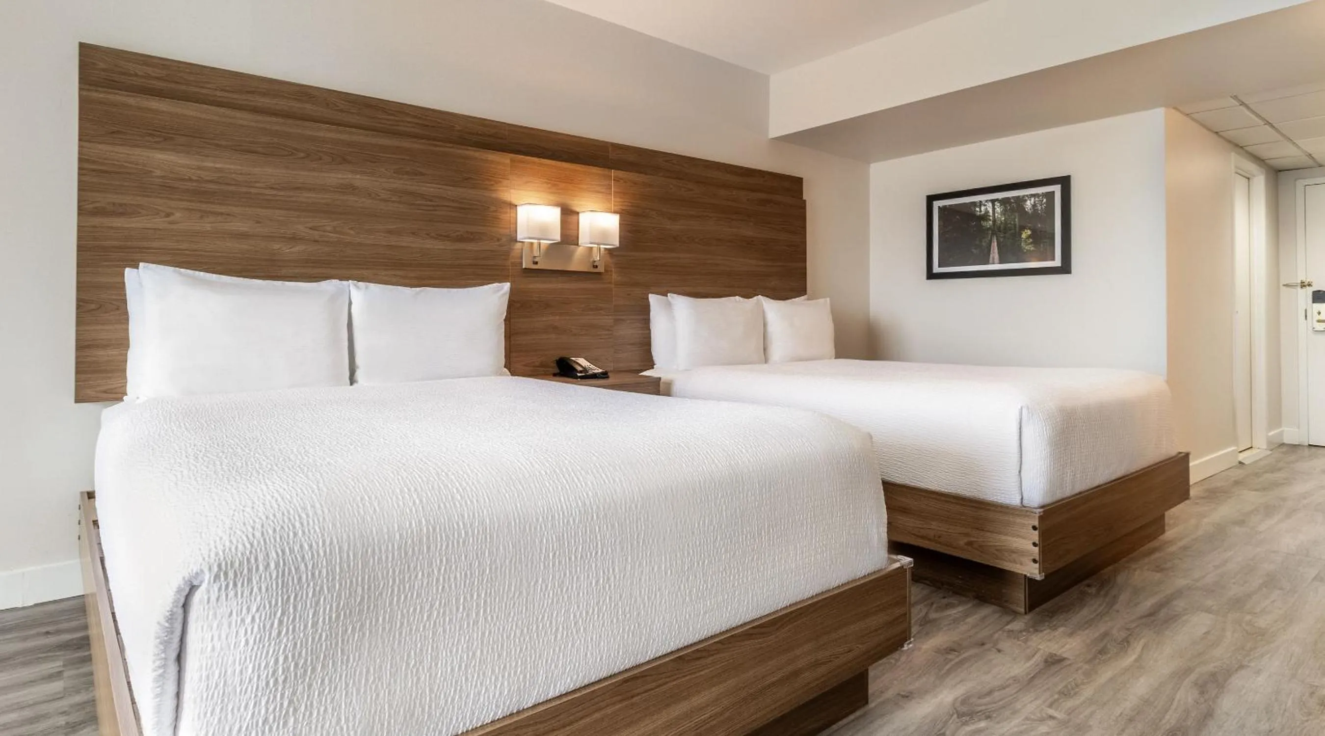 Bedroom, Bed in Atrium Hotel Vancouver