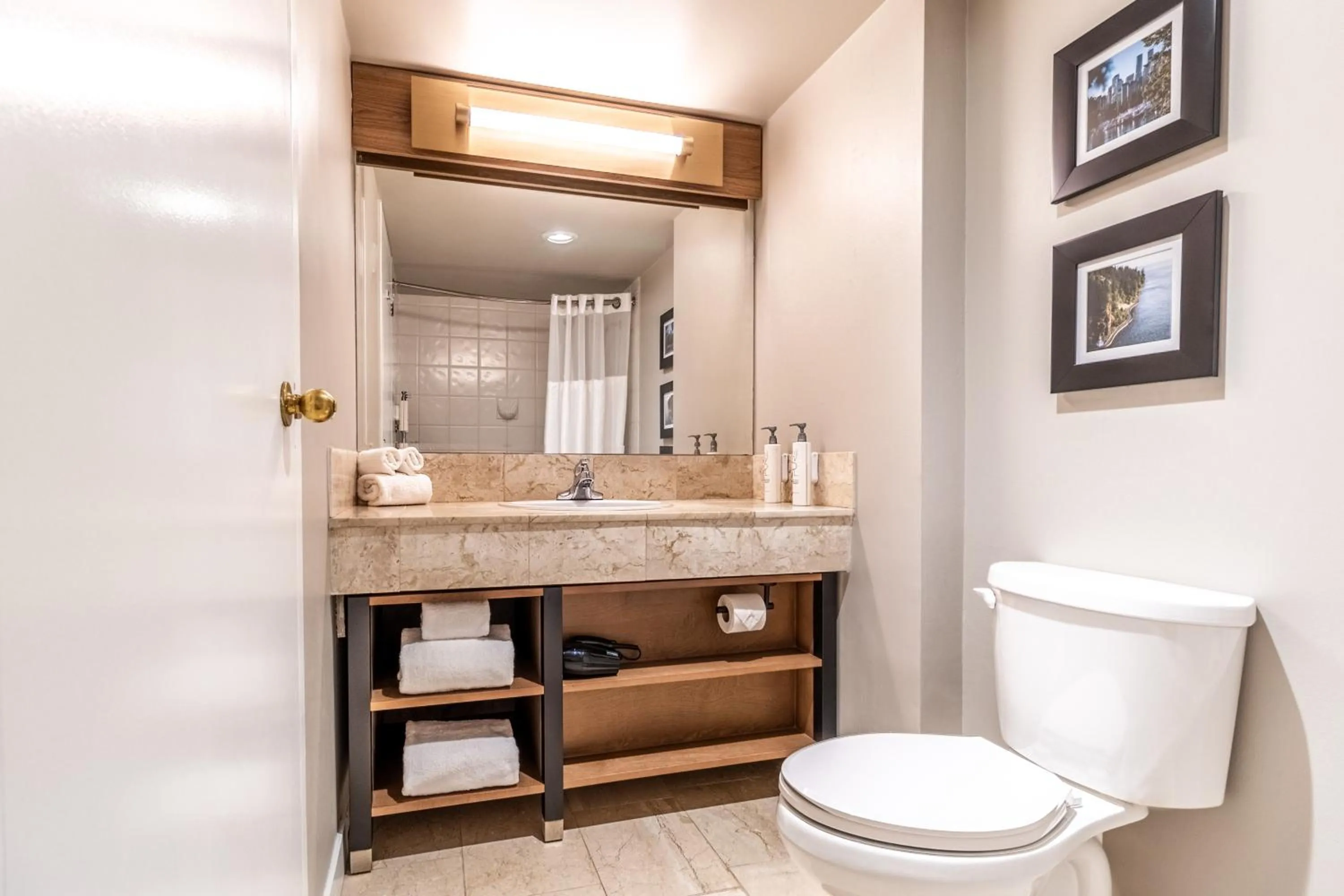 Toilet in Atrium Hotel Vancouver