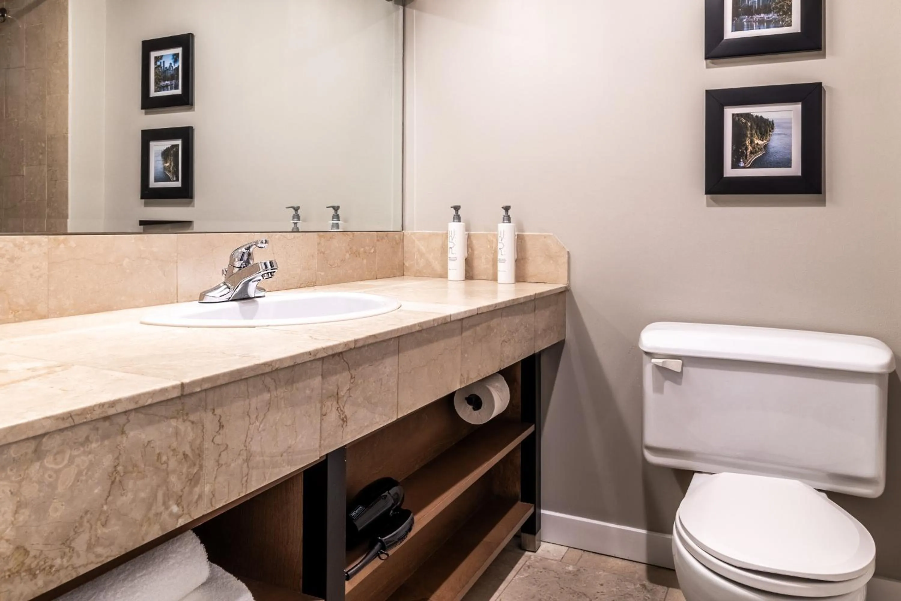 Toilet in Atrium Hotel Vancouver