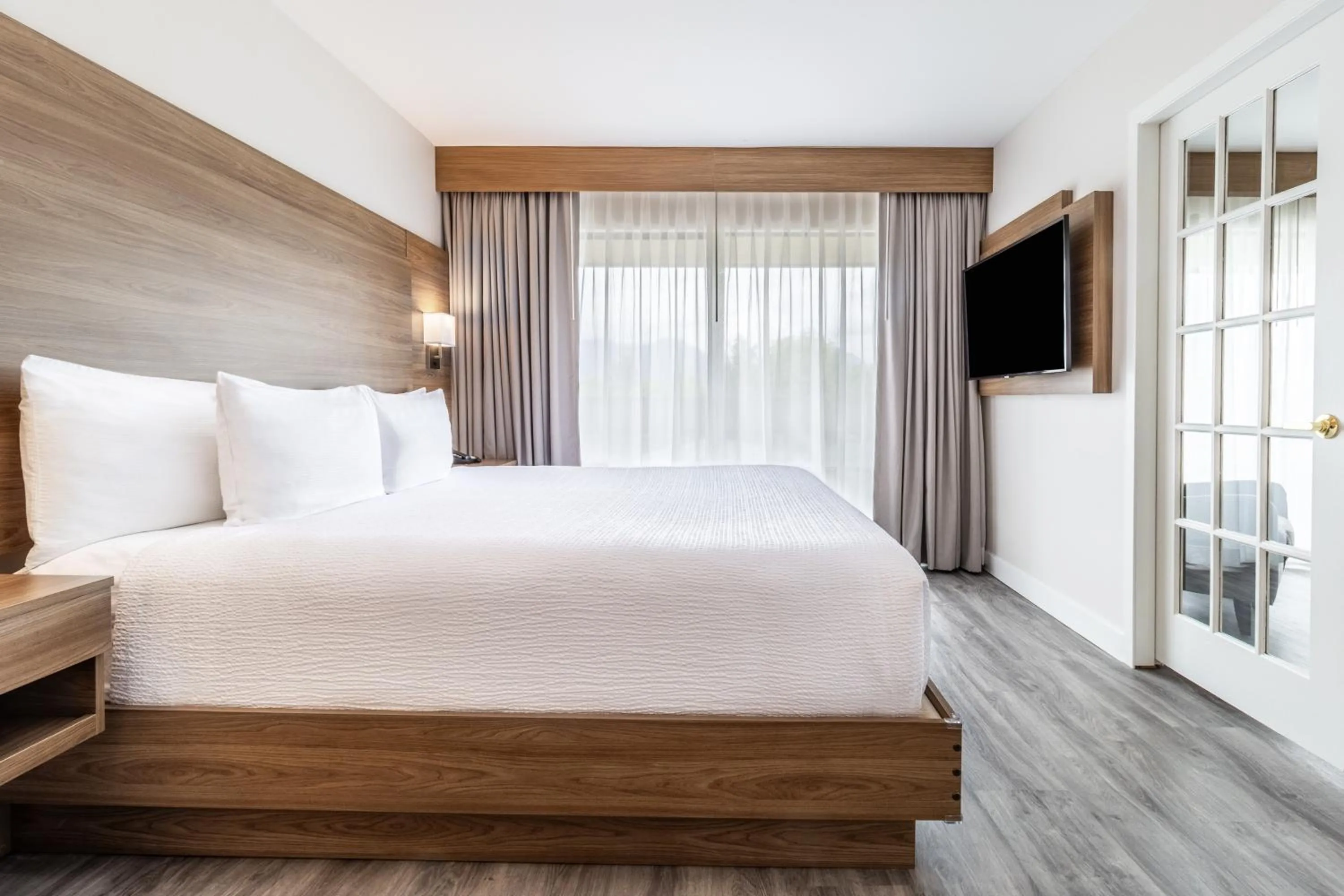 Bed in Atrium Hotel Vancouver