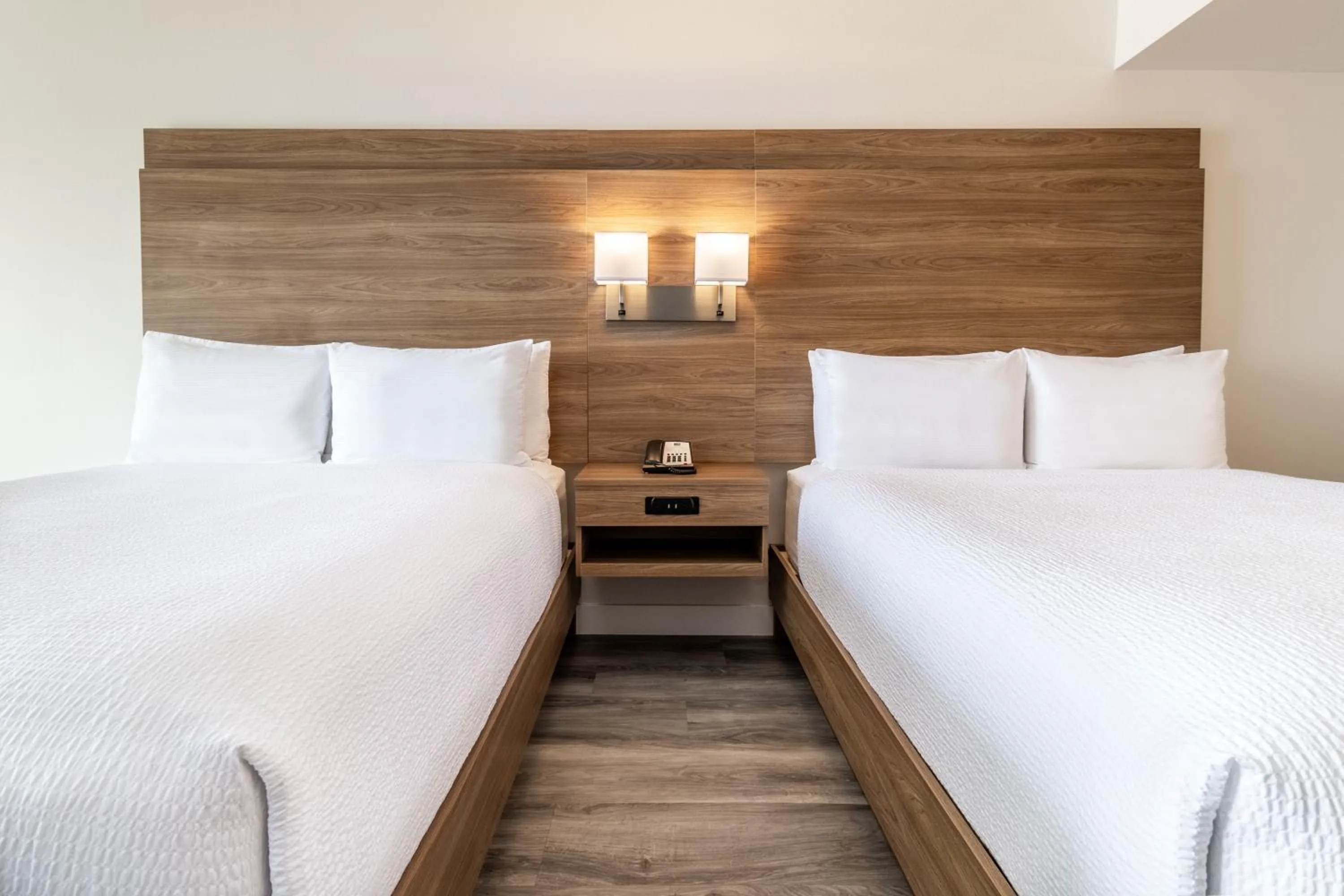 Bedroom, Bed in Atrium Hotel Vancouver