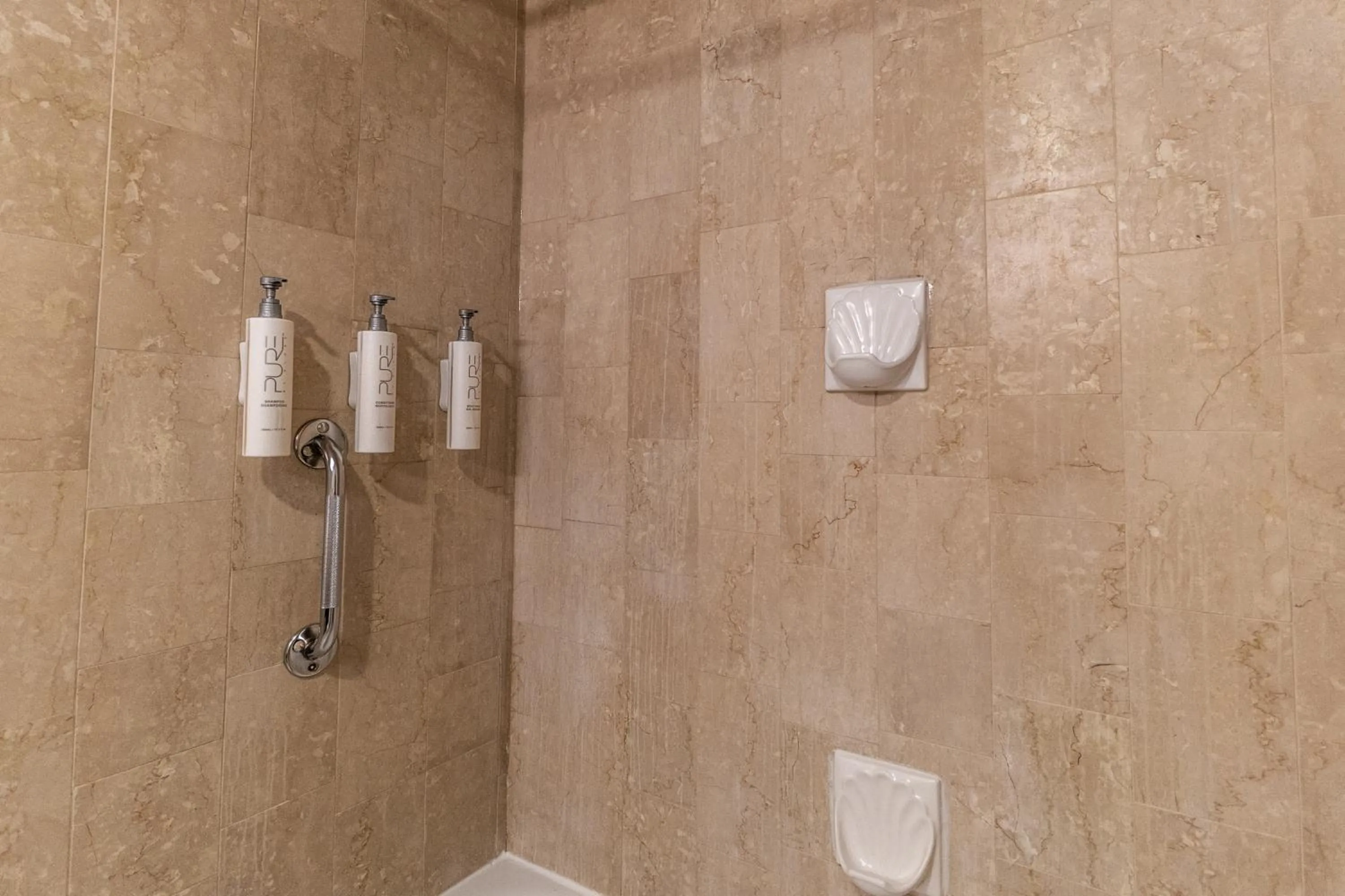 Shower in Atrium Hotel Vancouver