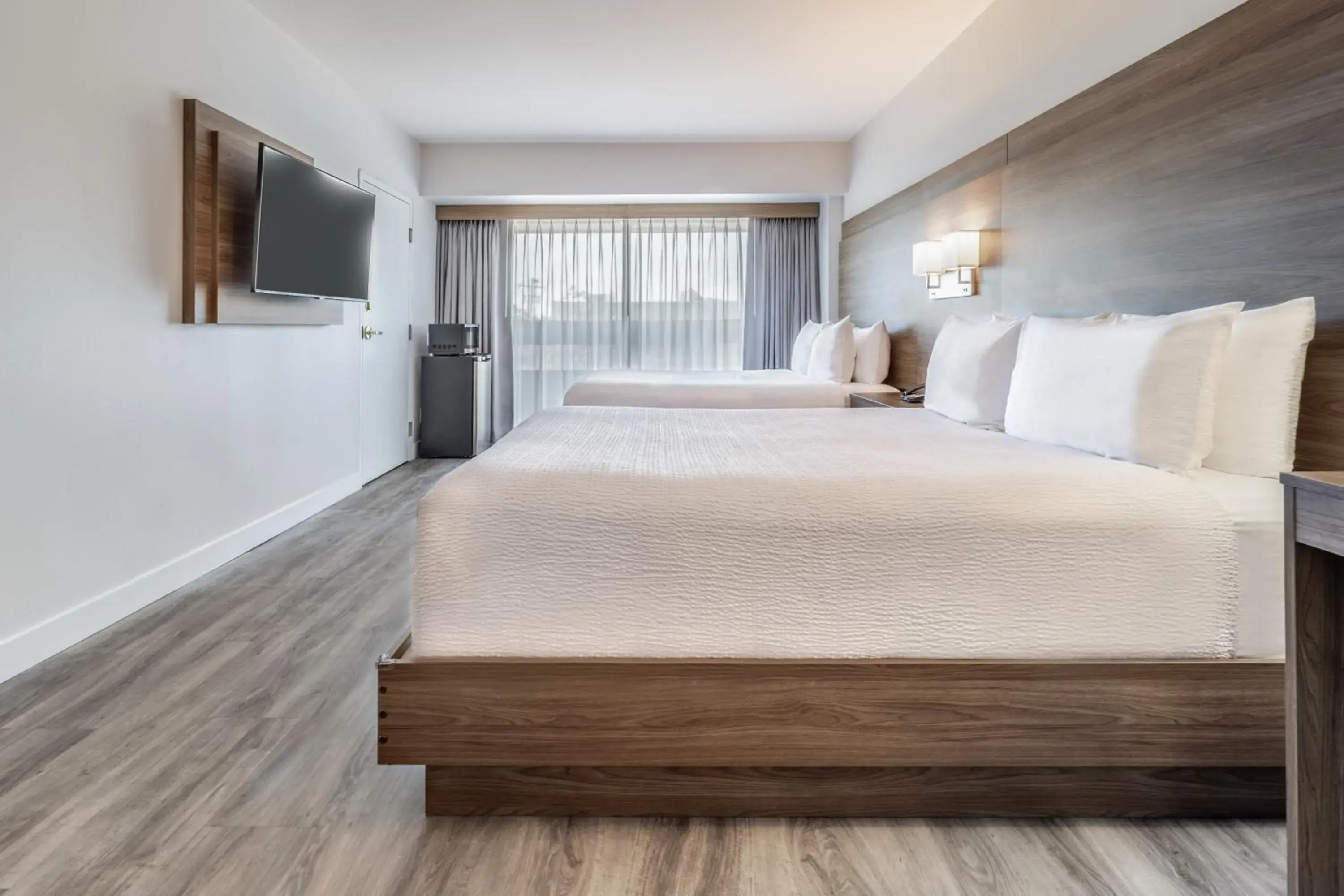 Two Queens Beds - Accessible in Atrium Hotel Vancouver Two Queens Beds - Accessible in Atrium Hotel Vancouver