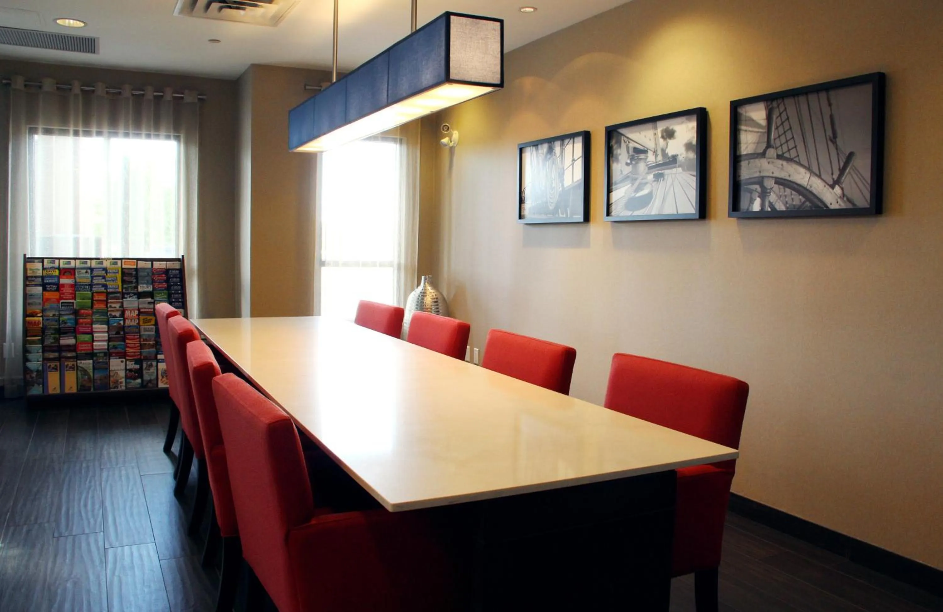 Property building in Holiday Inn Express & Suites Riverport Richmond by IHG