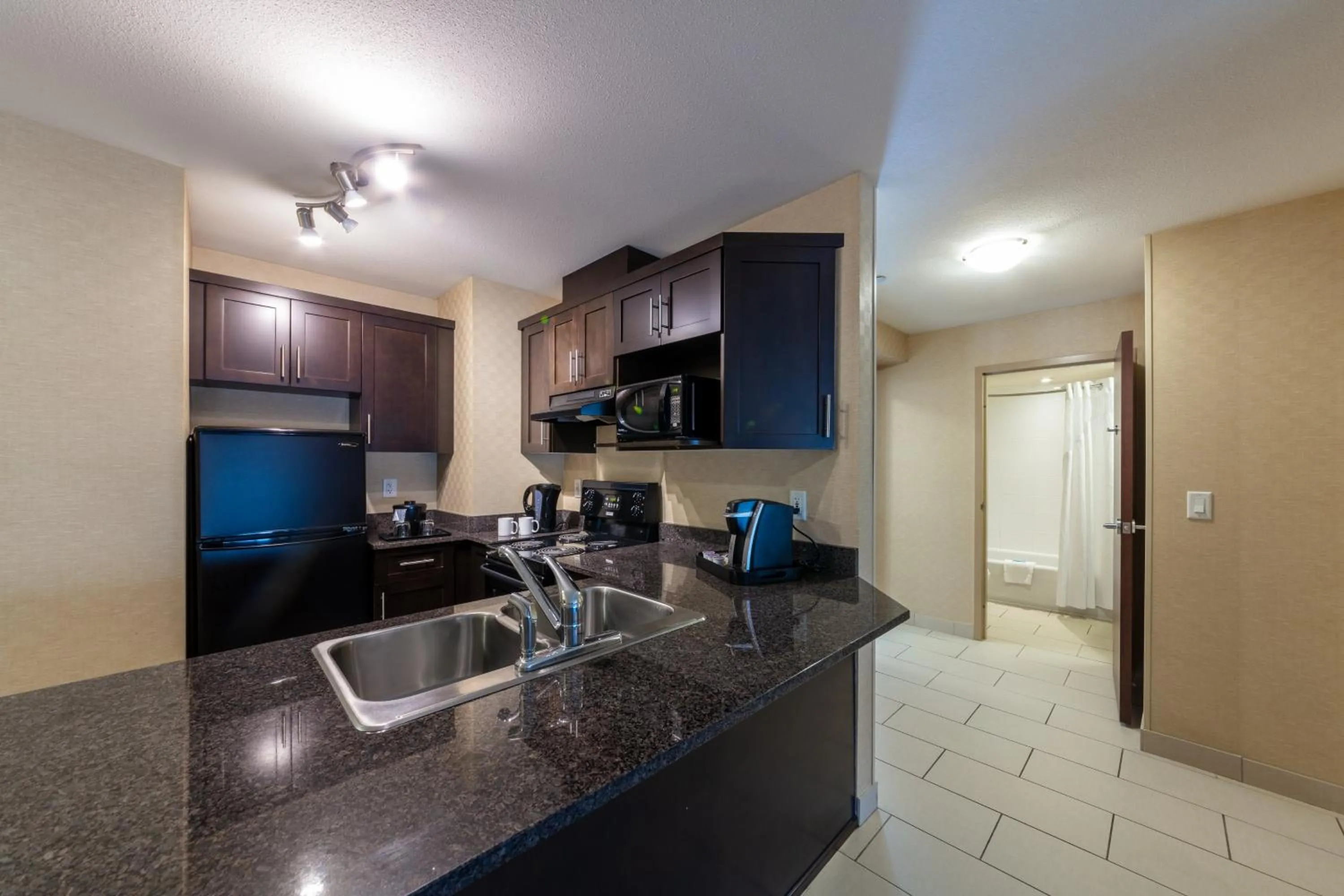 Bedroom in Holiday Inn Express & Suites Riverport Richmond by IHG