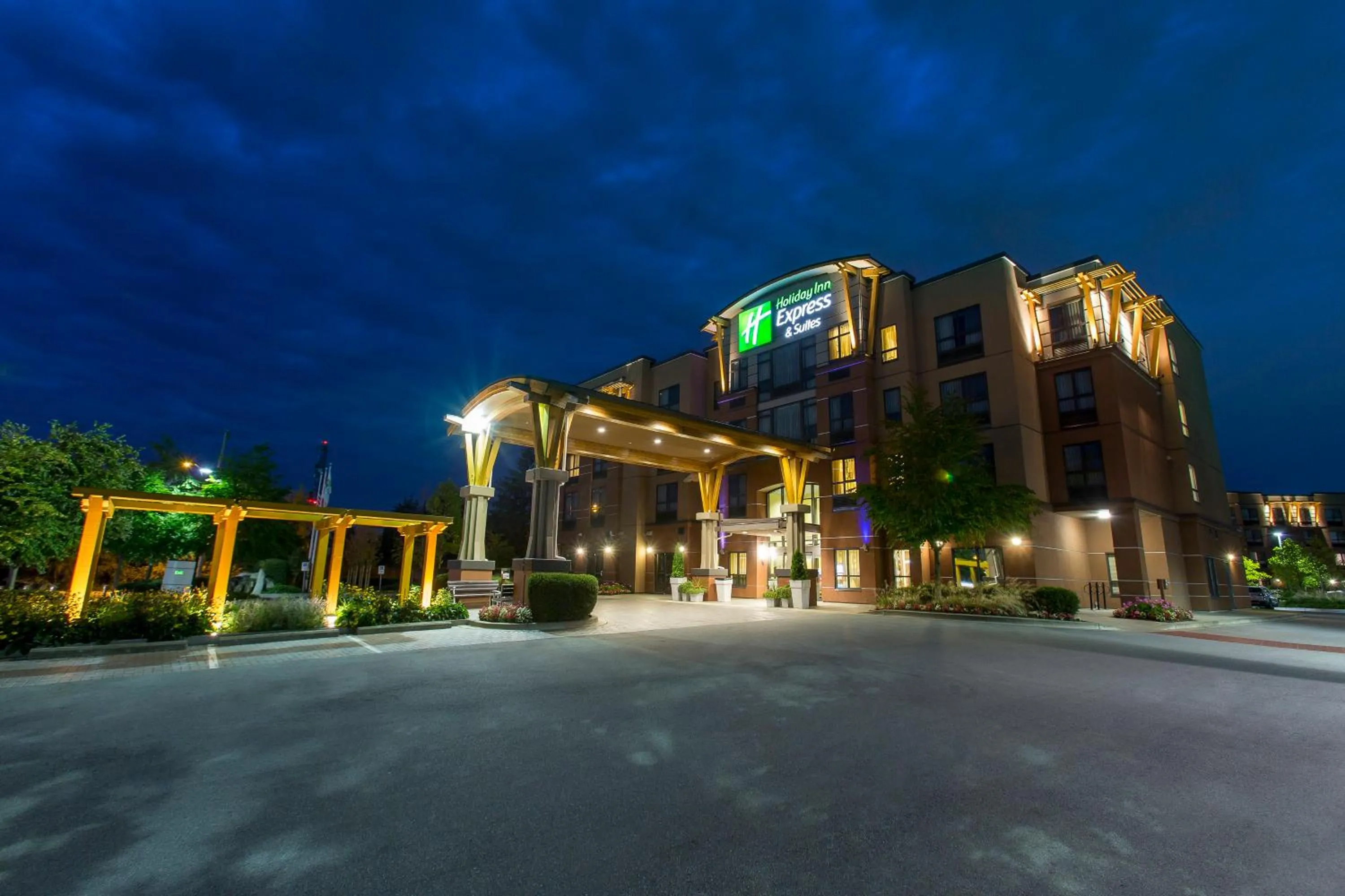 Property building in Holiday Inn Express & Suites Riverport Richmond by IHG