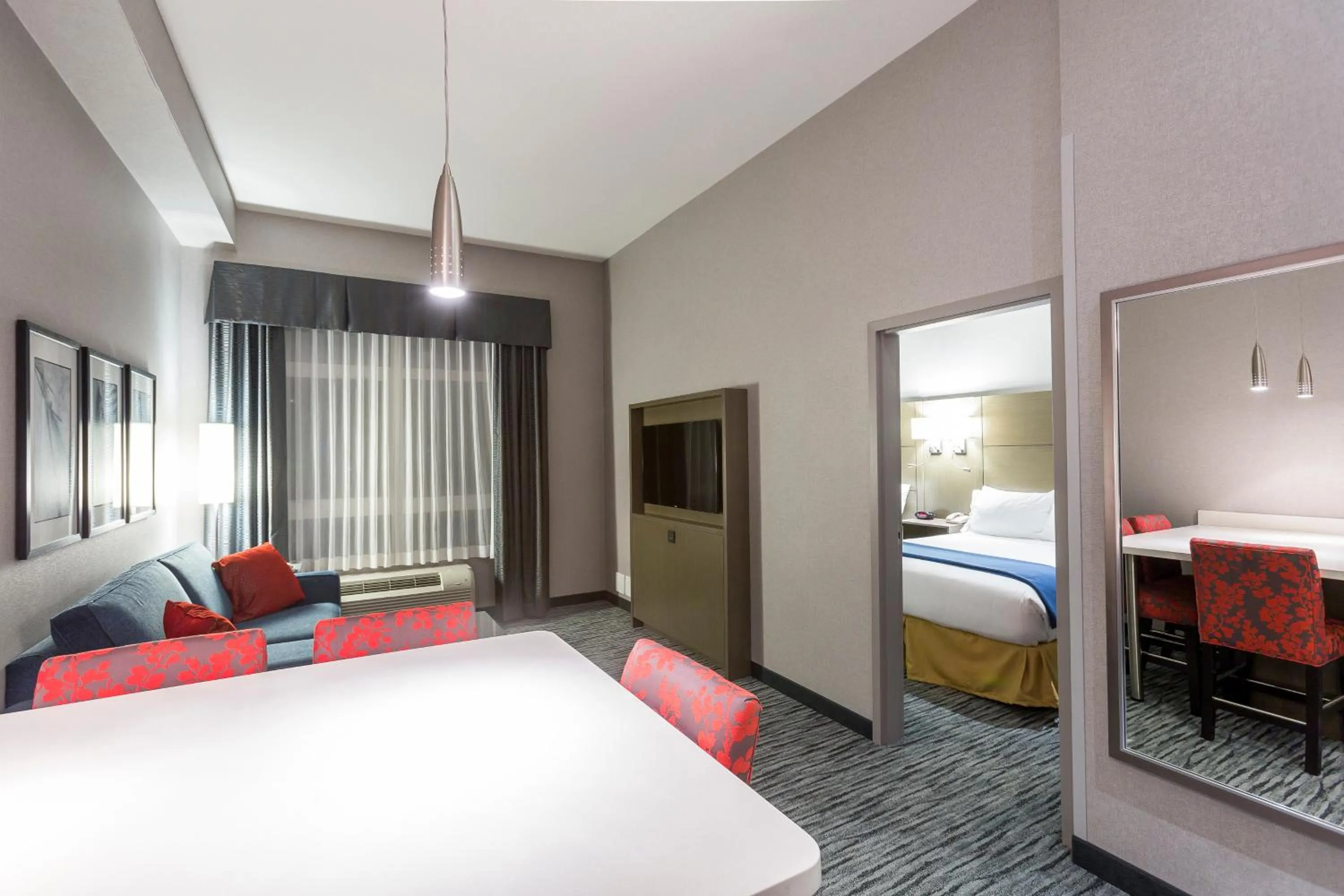 Bedroom, Bed in Holiday Inn Express & Suites Riverport Richmond by IHG