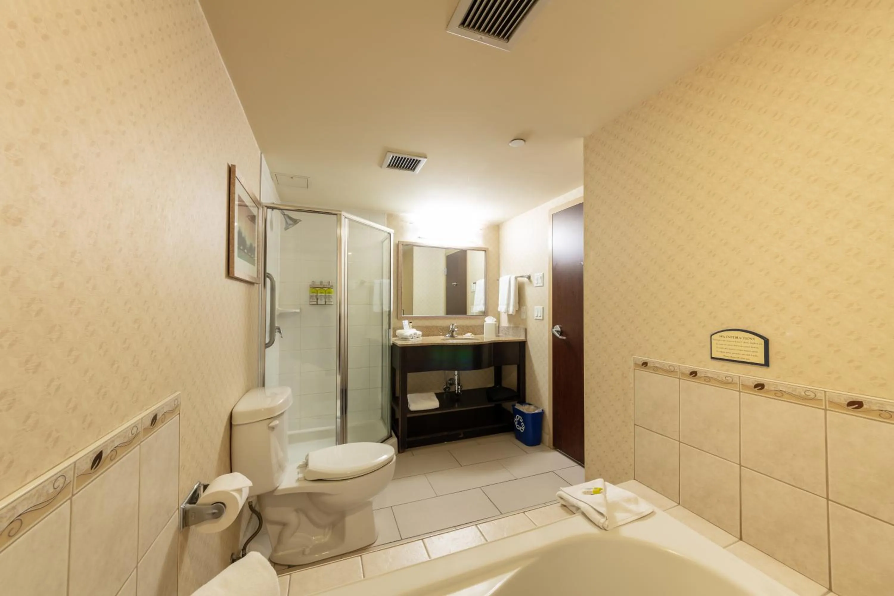 Shower in Holiday Inn Express & Suites Riverport Richmond by IHG