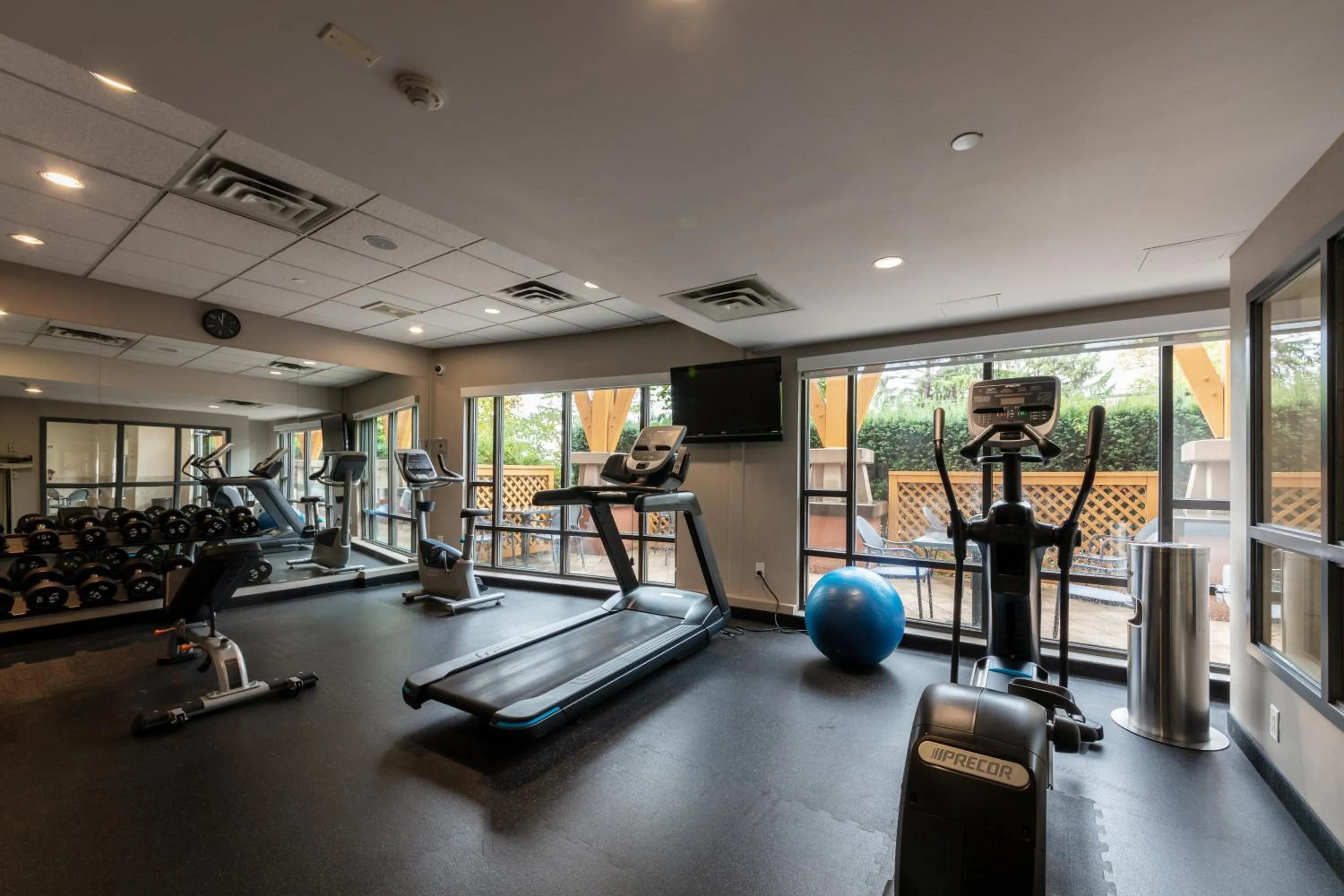 Fitness centre/facilities in Holiday Inn Express & Suites Riverport Richmond by IHG