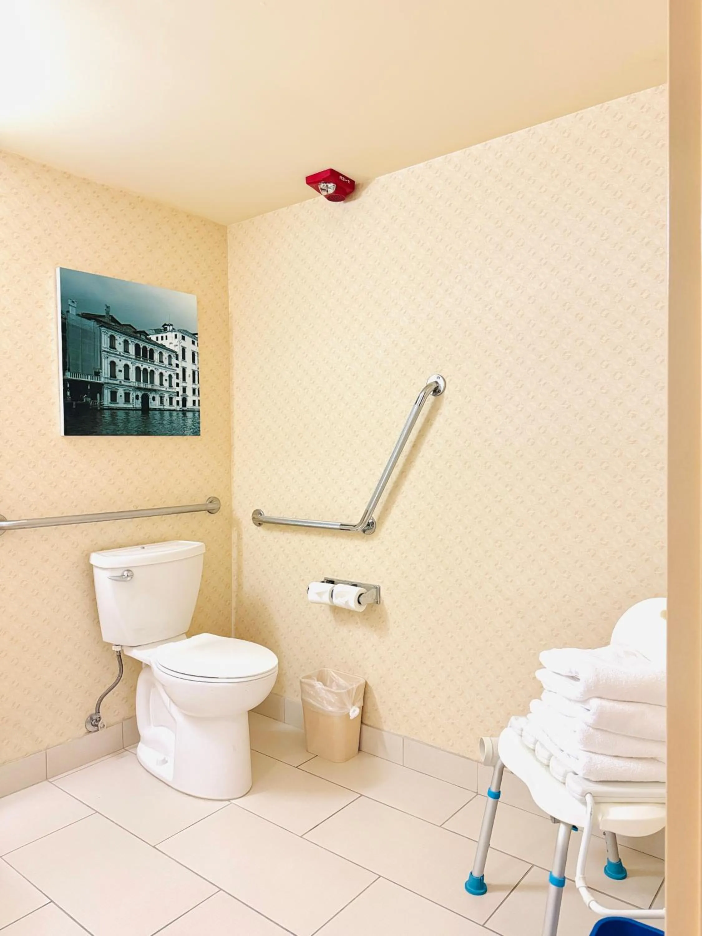 Bathroom in Holiday Inn Express & Suites Riverport Richmond by IHG