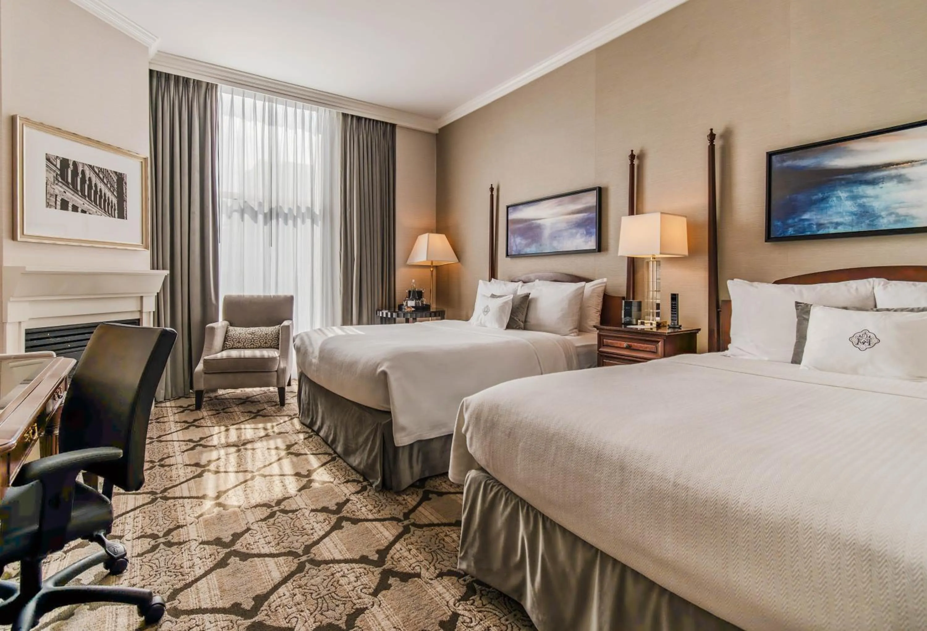 fireplace, Bed in The Magnolia Hotel & Spa