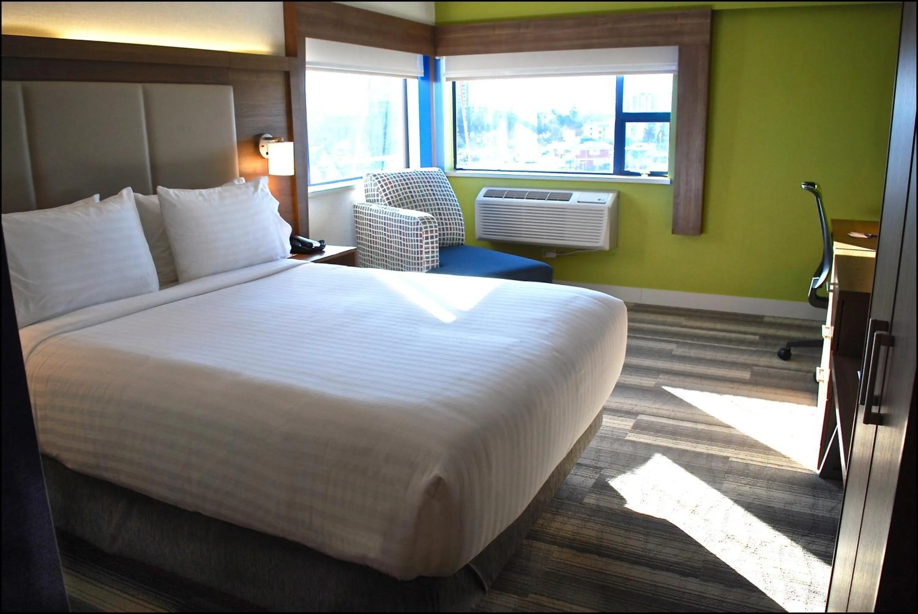 Photo of the whole room, Bed in Holiday Inn Express Vancouver Airport-Richmond by IHG