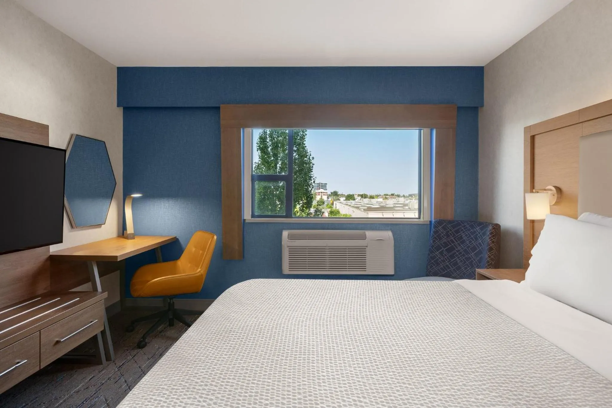 Photo of the whole room, Bed in Holiday Inn Express Vancouver Airport-Richmond by IHG