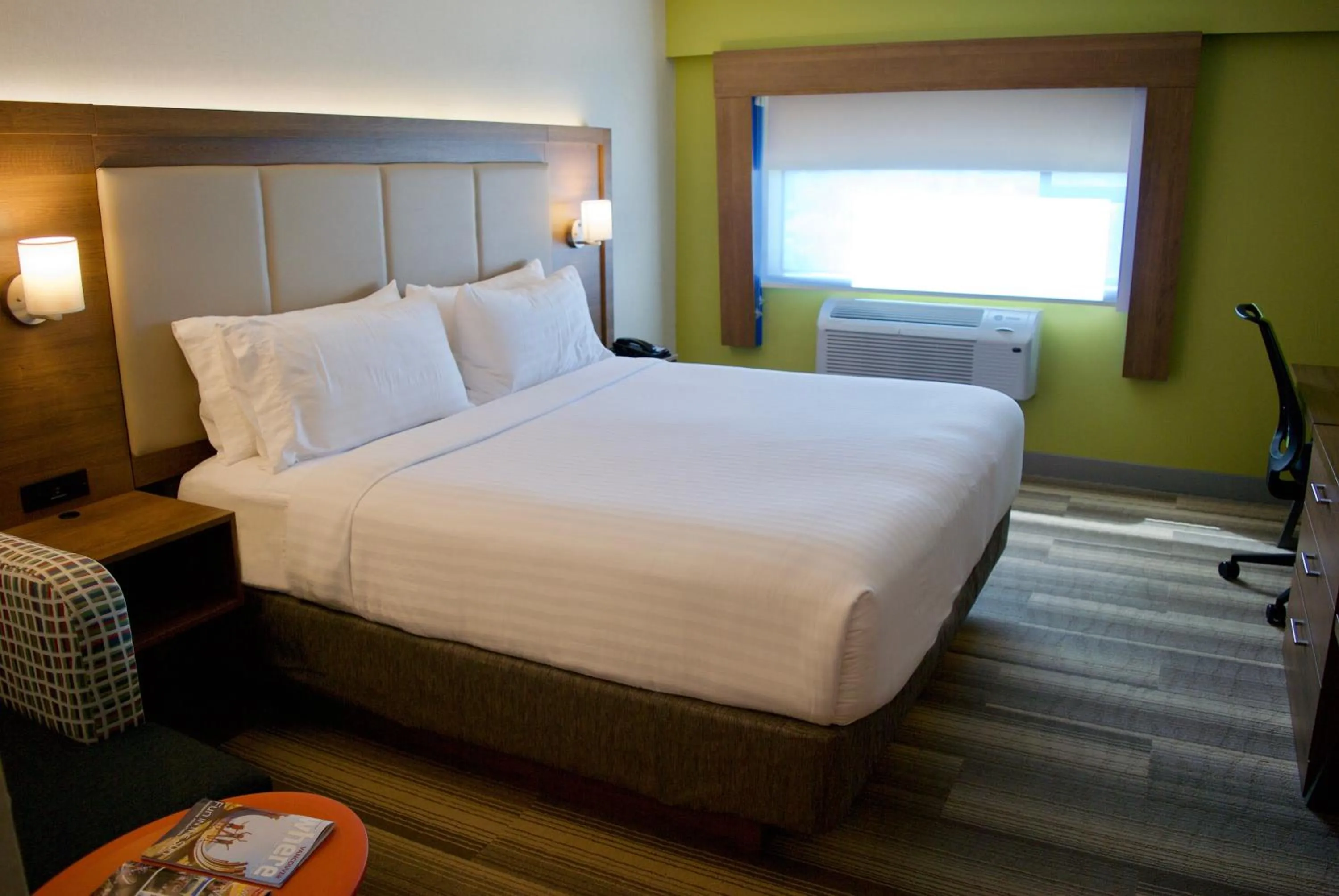 Photo of the whole room, Bed in Holiday Inn Express Vancouver Airport-Richmond by IHG