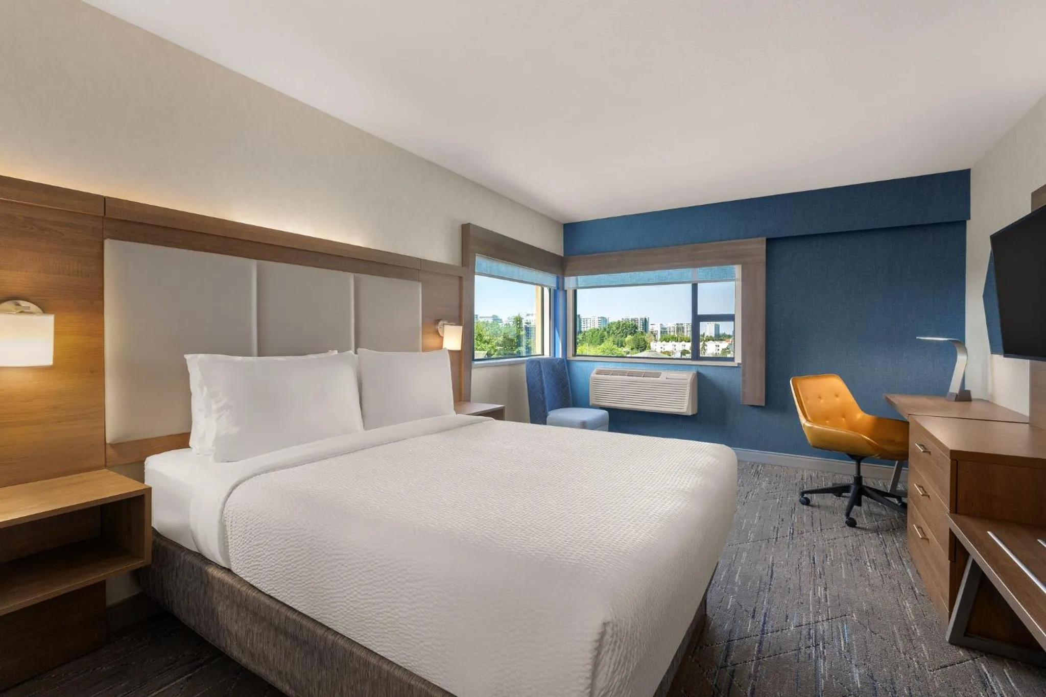 Photo of the whole room, Bed in Holiday Inn Express Vancouver Airport-Richmond by IHG