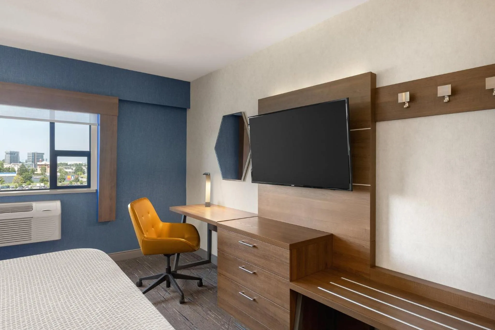 Photo of the whole room, Bed in Holiday Inn Express Vancouver Airport-Richmond by IHG