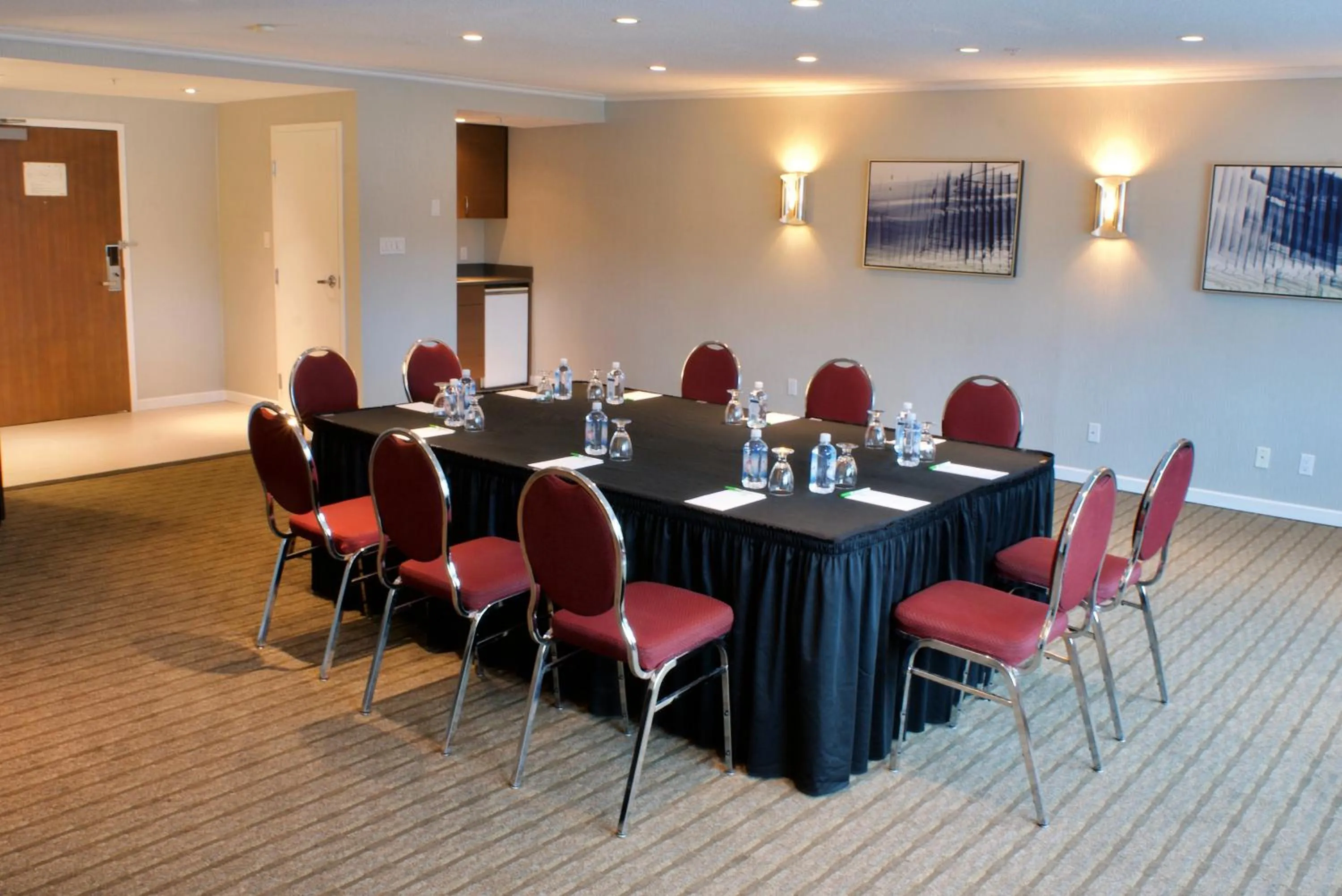 Meeting/conference room in Holiday Inn Vancouver Airport Richmond by IHG