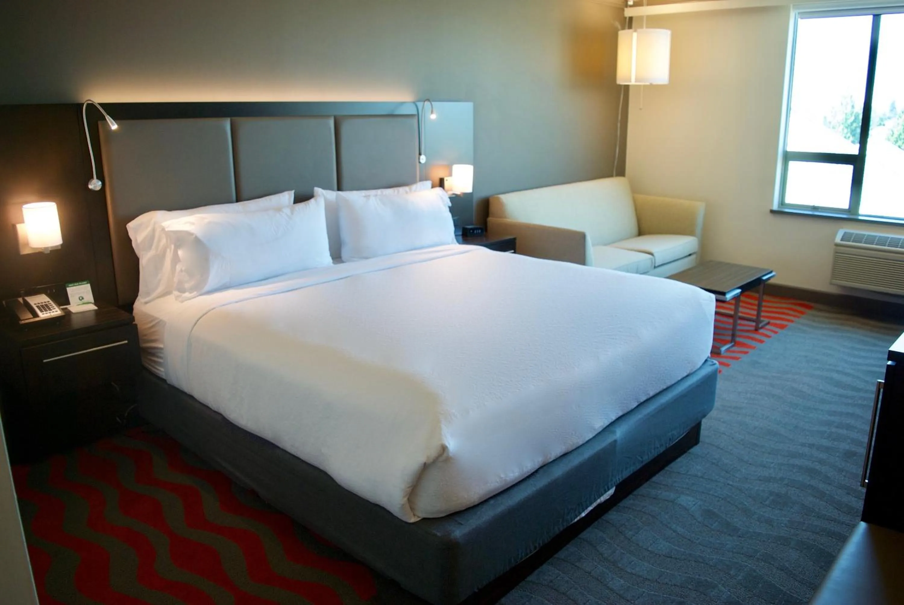 Photo of the whole room, Bed in Holiday Inn Vancouver Airport Richmond by IHG
