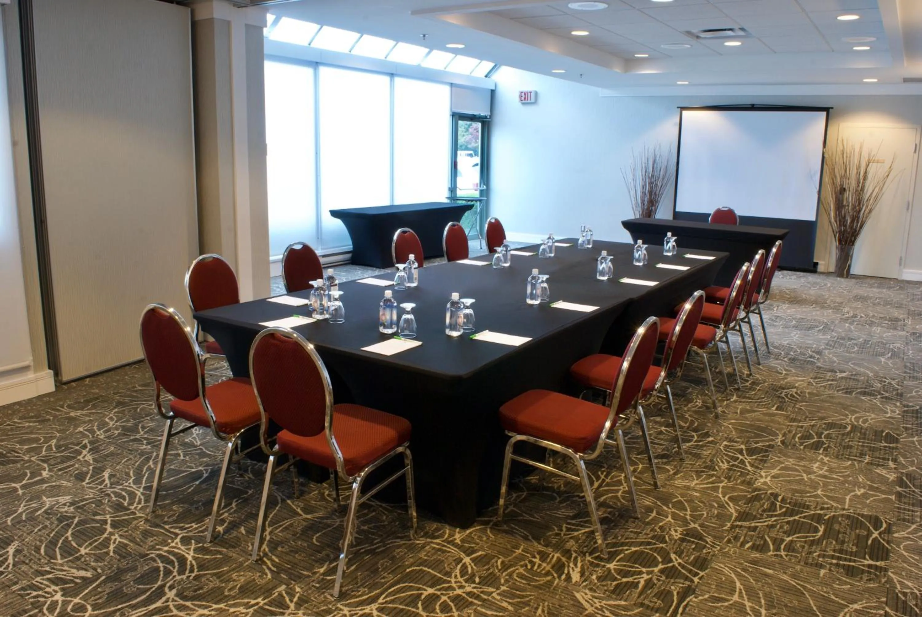 Meeting/conference room in Holiday Inn Vancouver Airport Richmond by IHG