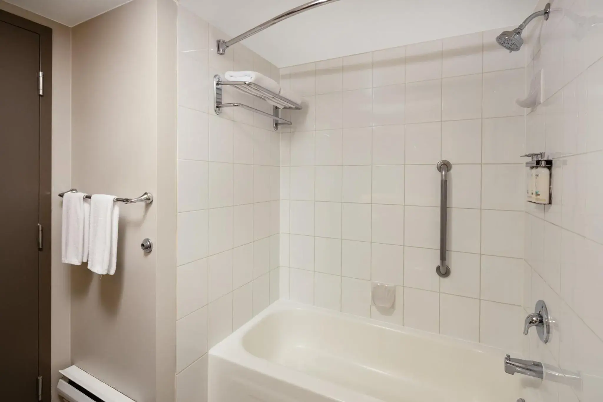 Standard King Room in Holiday Inn Vancouver Airport Richmond by IHG Standard King Room in Holiday Inn Vancouver Airport Richmond by IHG