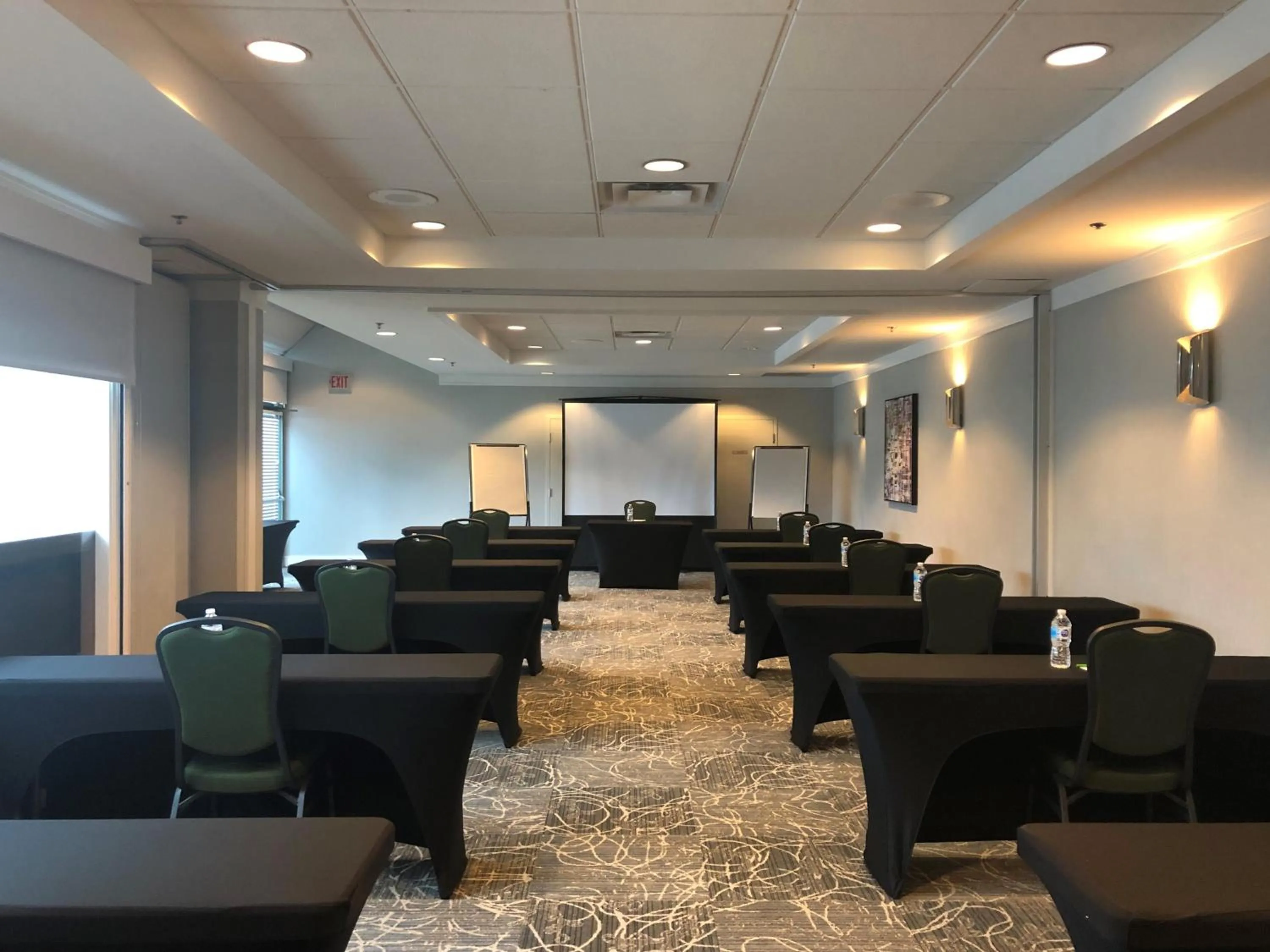 Meeting/conference room in Holiday Inn Vancouver Airport Richmond by IHG