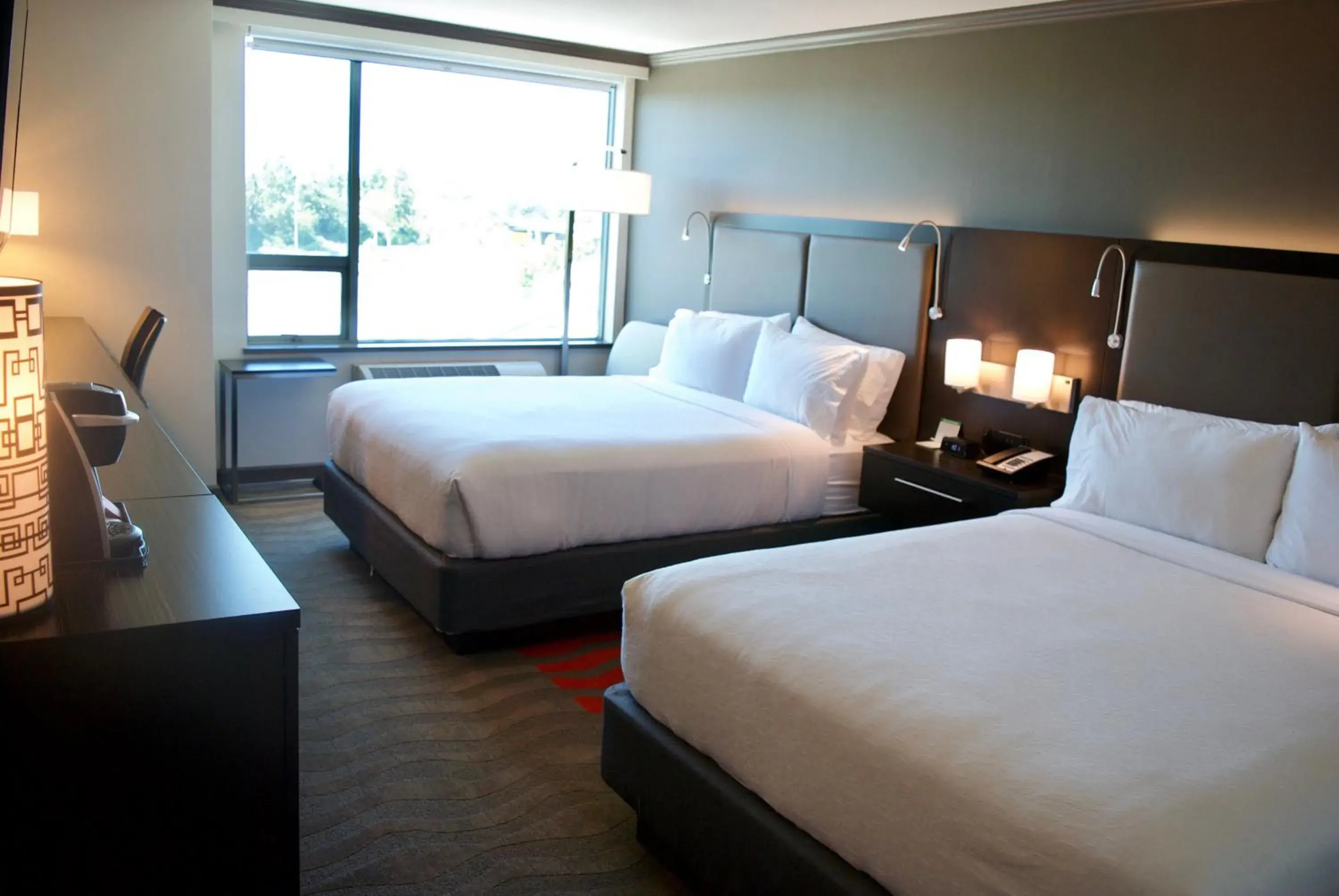 Standard Room with Two Queen Beds in Holiday Inn Vancouver Airport Richmond by IHG Standard Room with Two Queen Beds in Holiday Inn Vancouver Airport Richmond by IHG