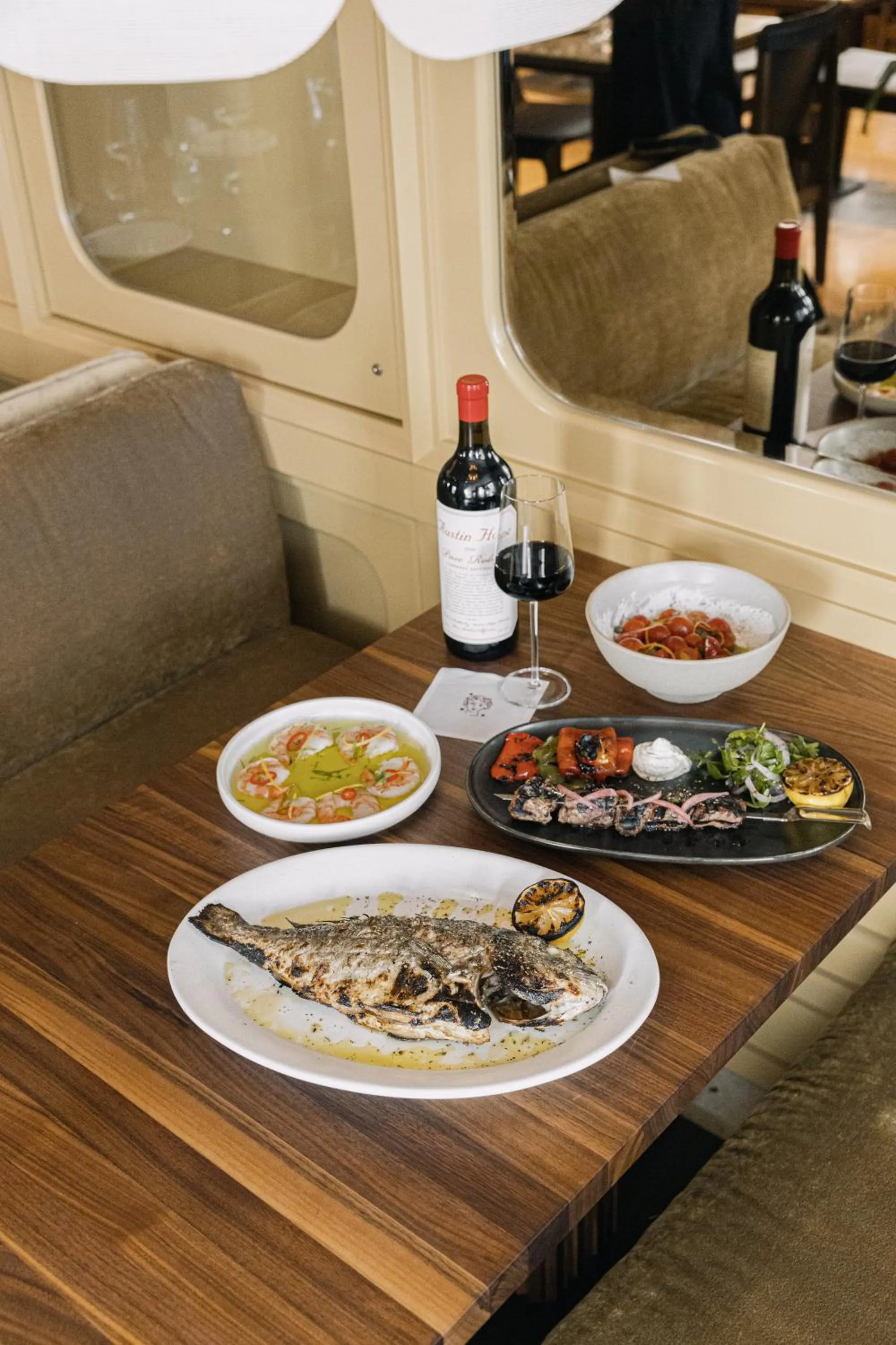 Restaurant/places to eat in Hotel Nelligan