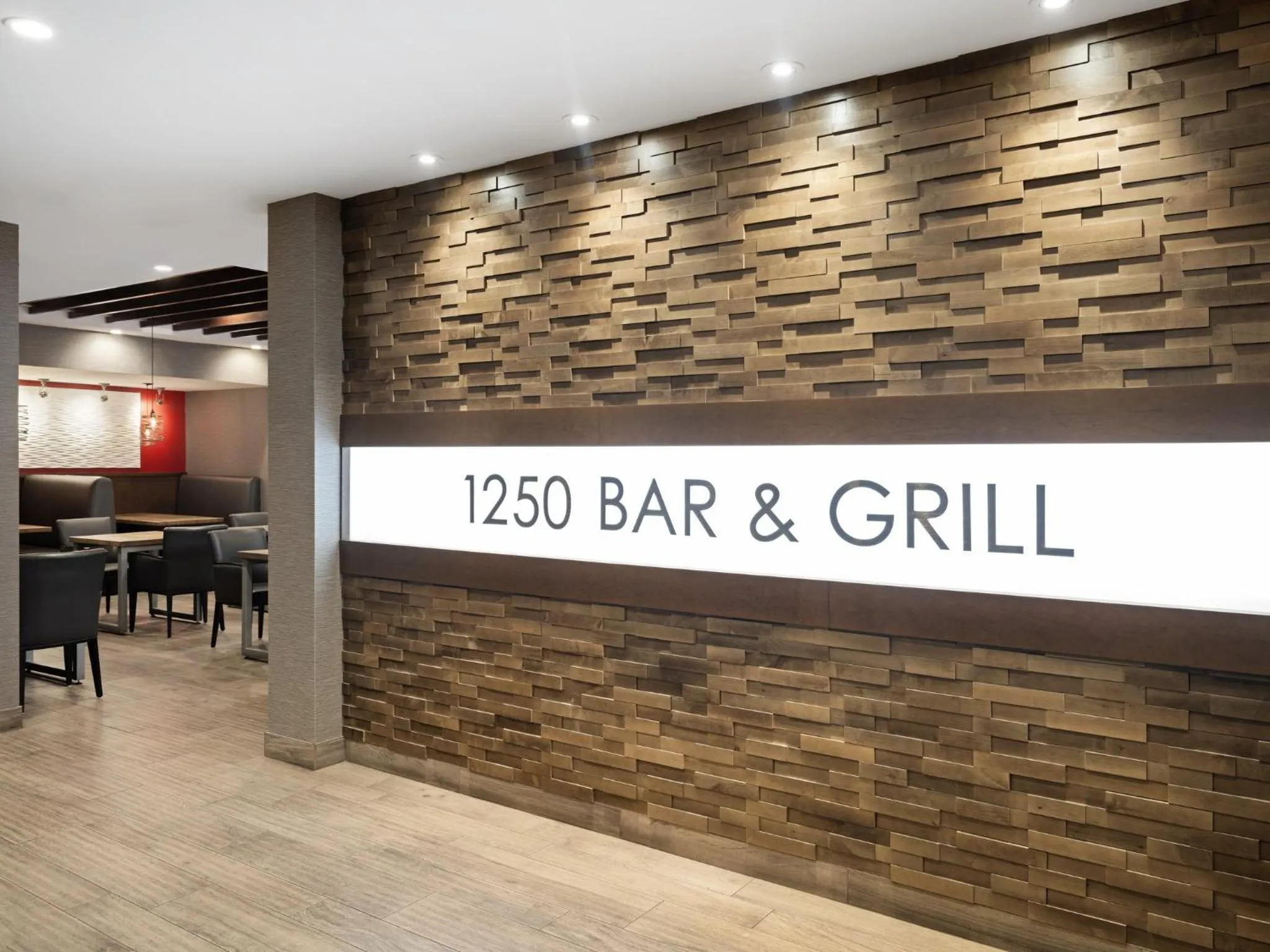 Lounge or bar in Holiday Inn Calgary Airport by IHG