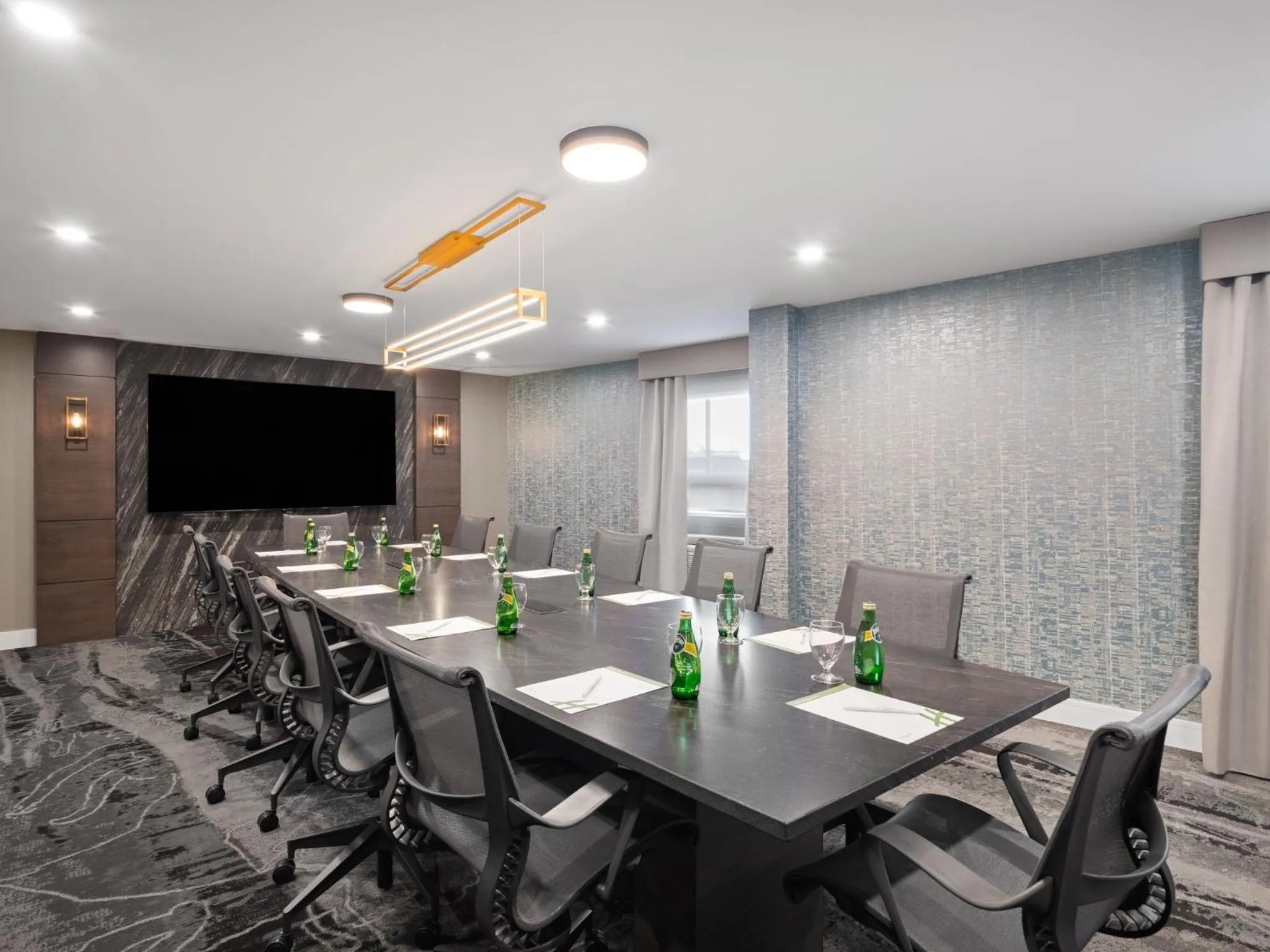 Meeting/conference room in Holiday Inn Calgary Airport by IHG