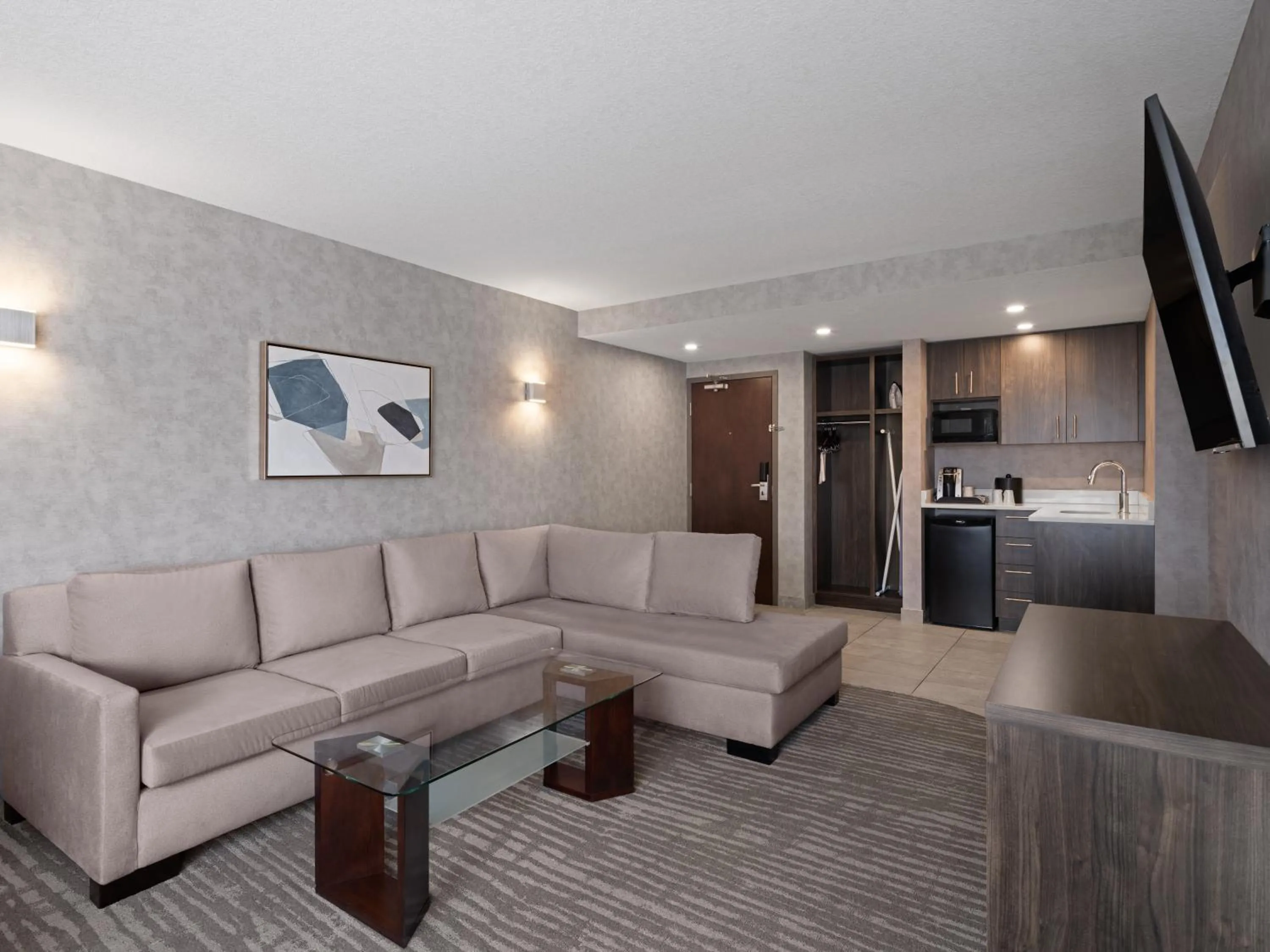 Living room in Holiday Inn Calgary Airport by IHG