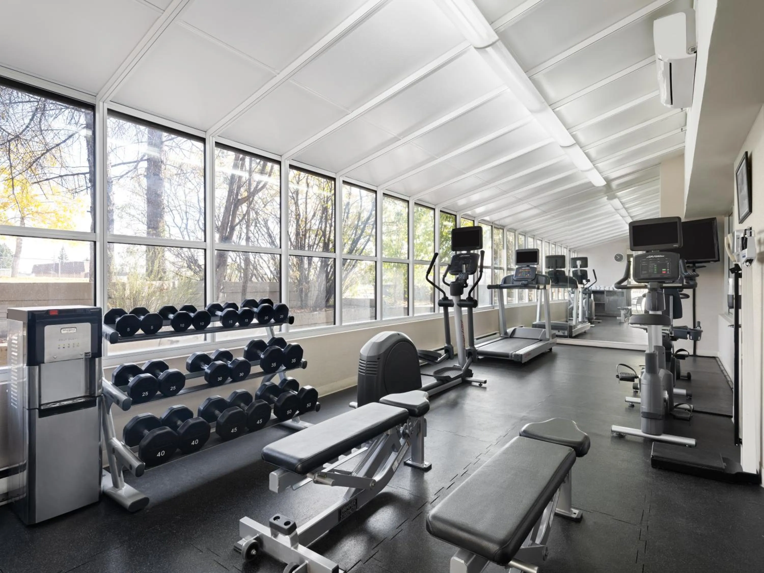 Fitness centre/facilities in Holiday Inn Calgary Airport by IHG