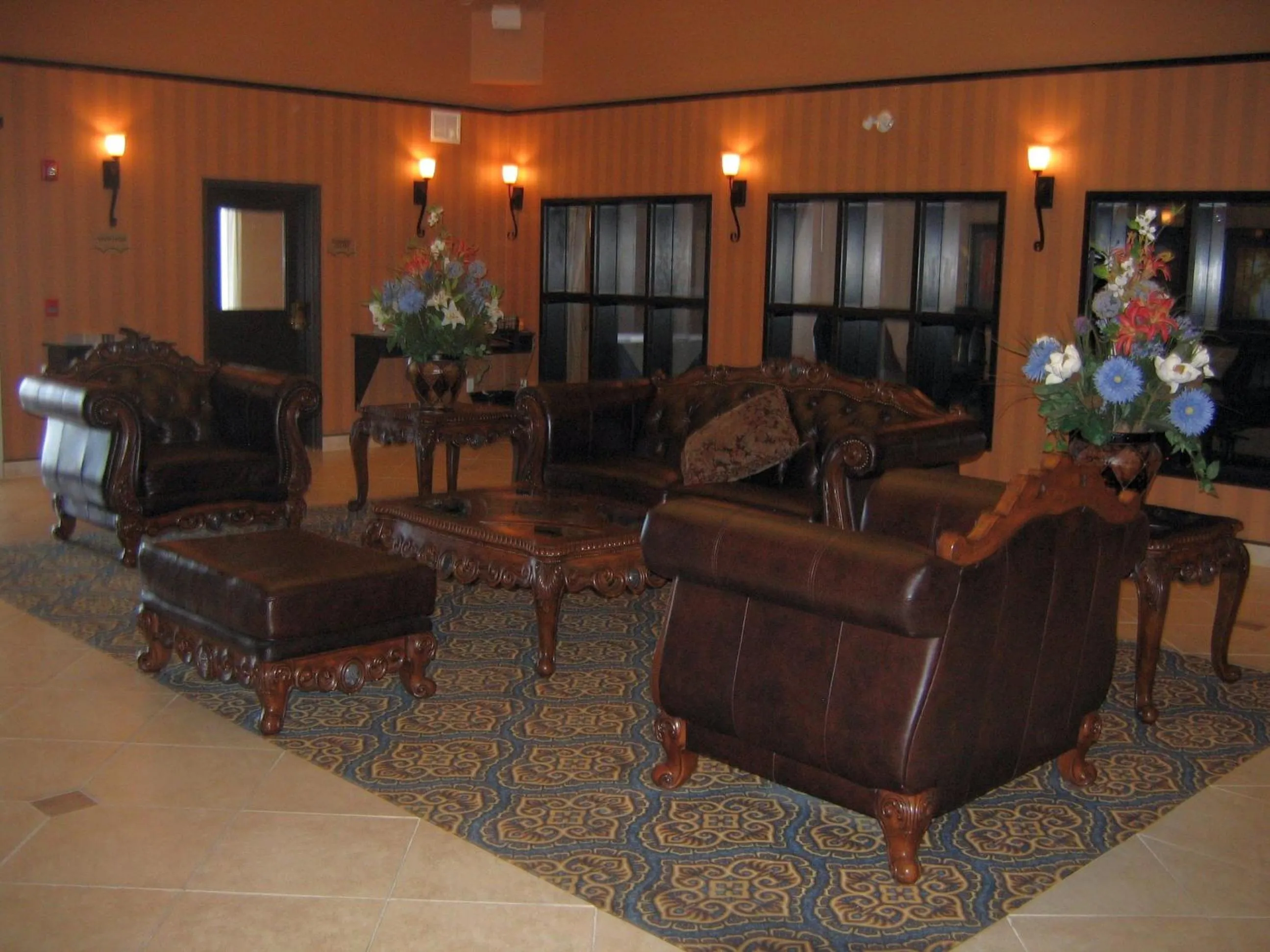 Lobby or reception in Holiday Inn Express Airport Calgary by IHG