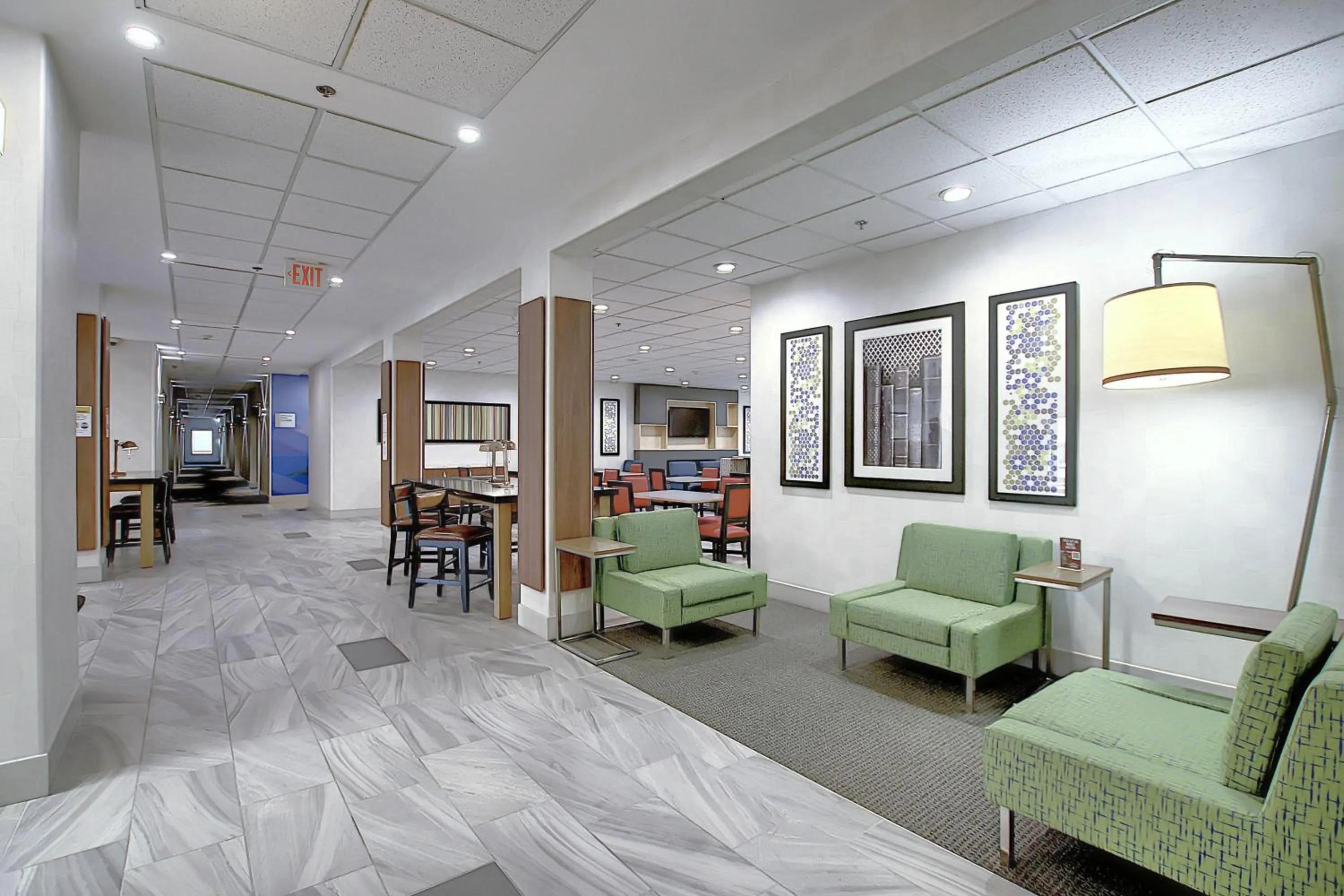 Lobby or reception in Holiday Inn Express Airport Calgary by IHG
