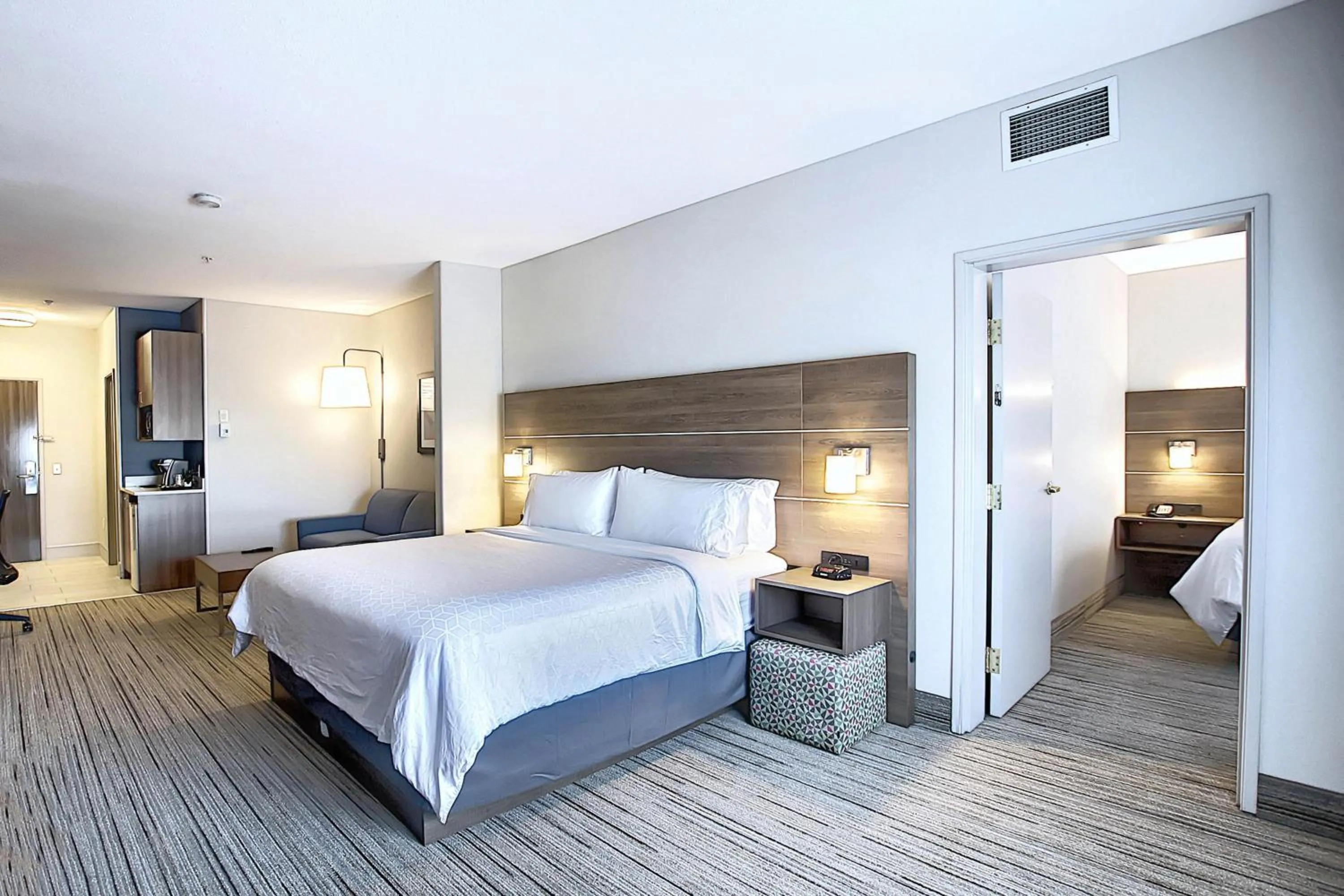 Photo of the whole room, Bed in Holiday Inn Express Airport Calgary by IHG