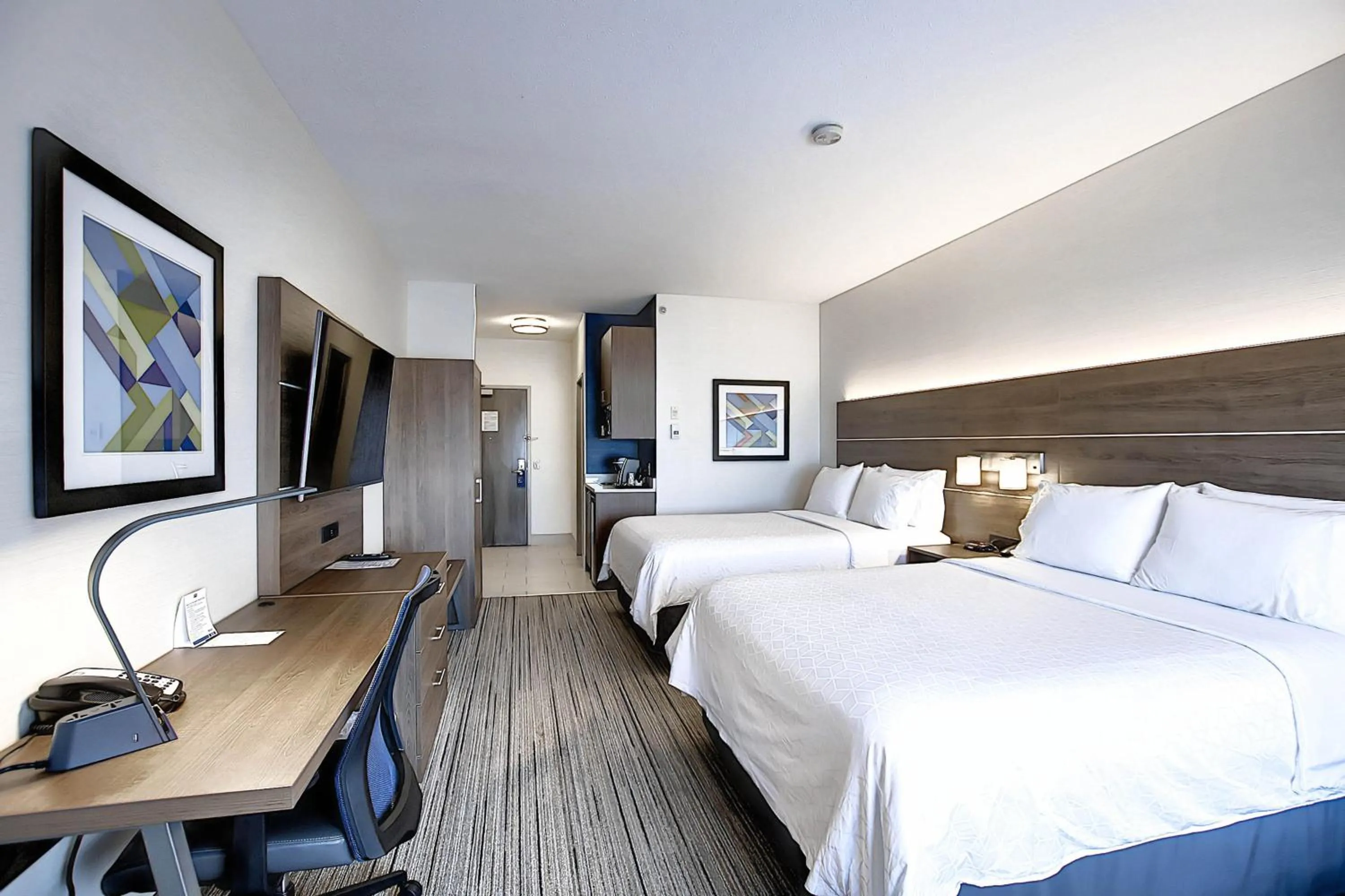 Photo of the whole room, Bed in Holiday Inn Express Airport Calgary by IHG