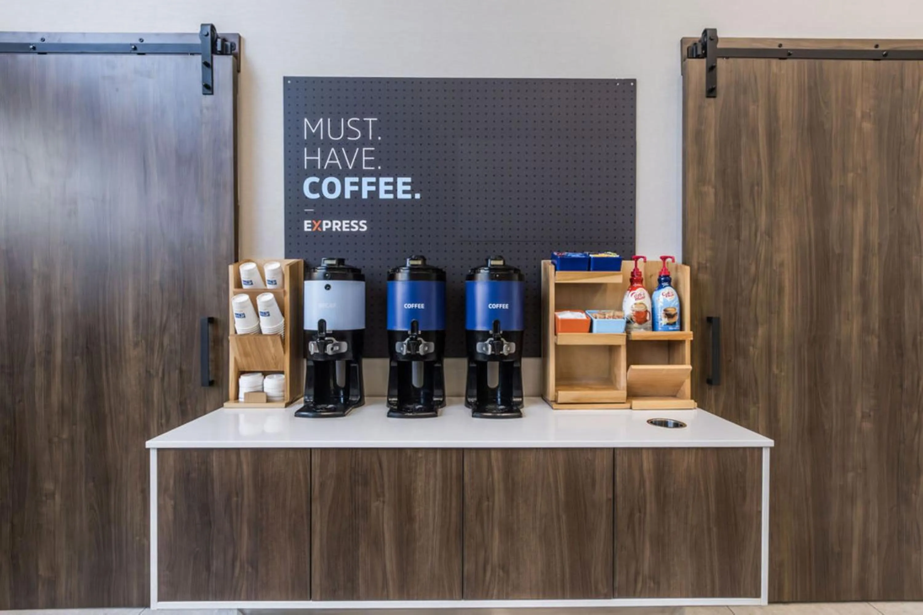 Coffee/tea facilities in Holiday Inn Express Calgary South by IHG