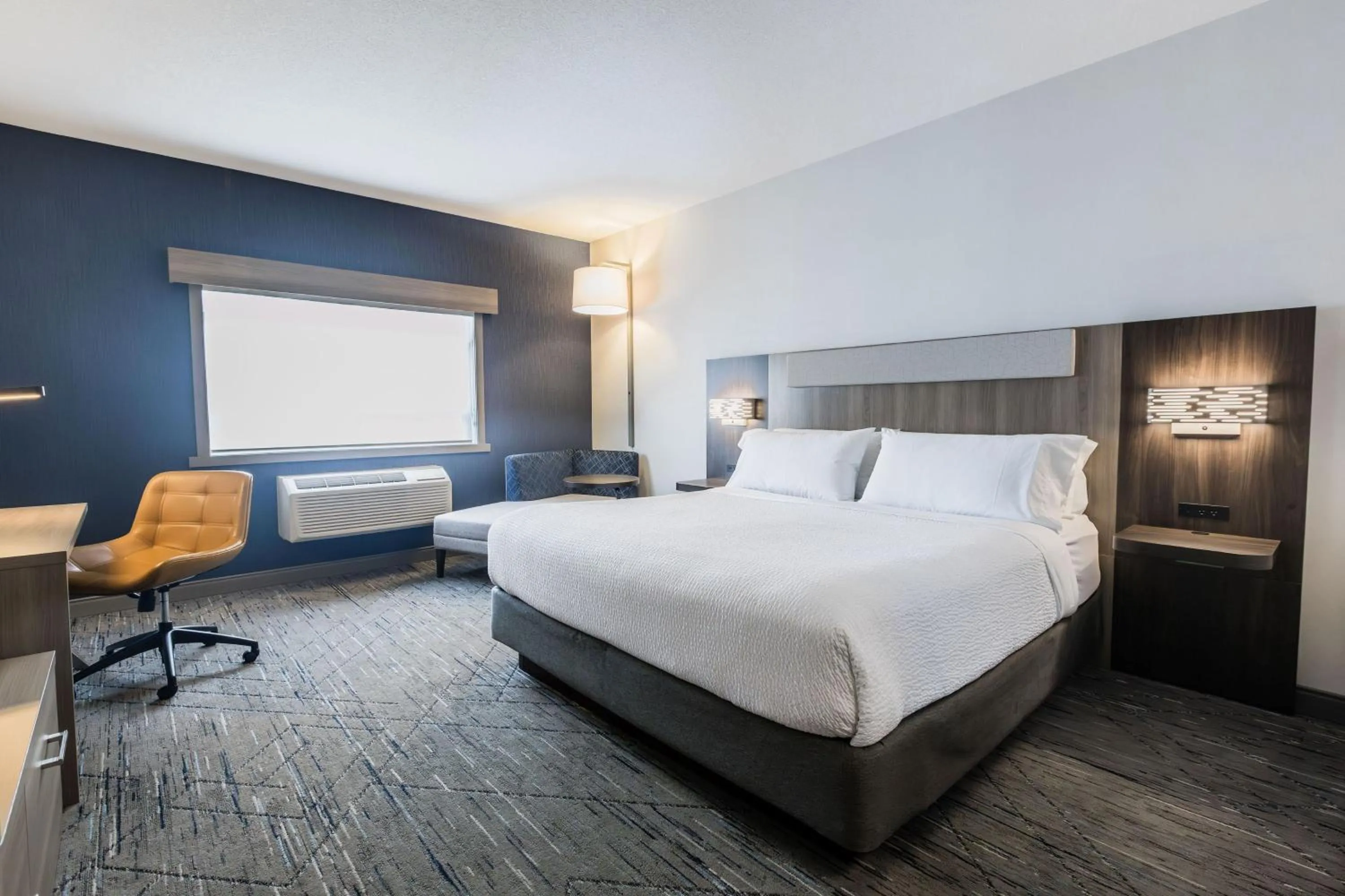 Photo of the whole room, Bed in Holiday Inn Express Calgary South by IHG