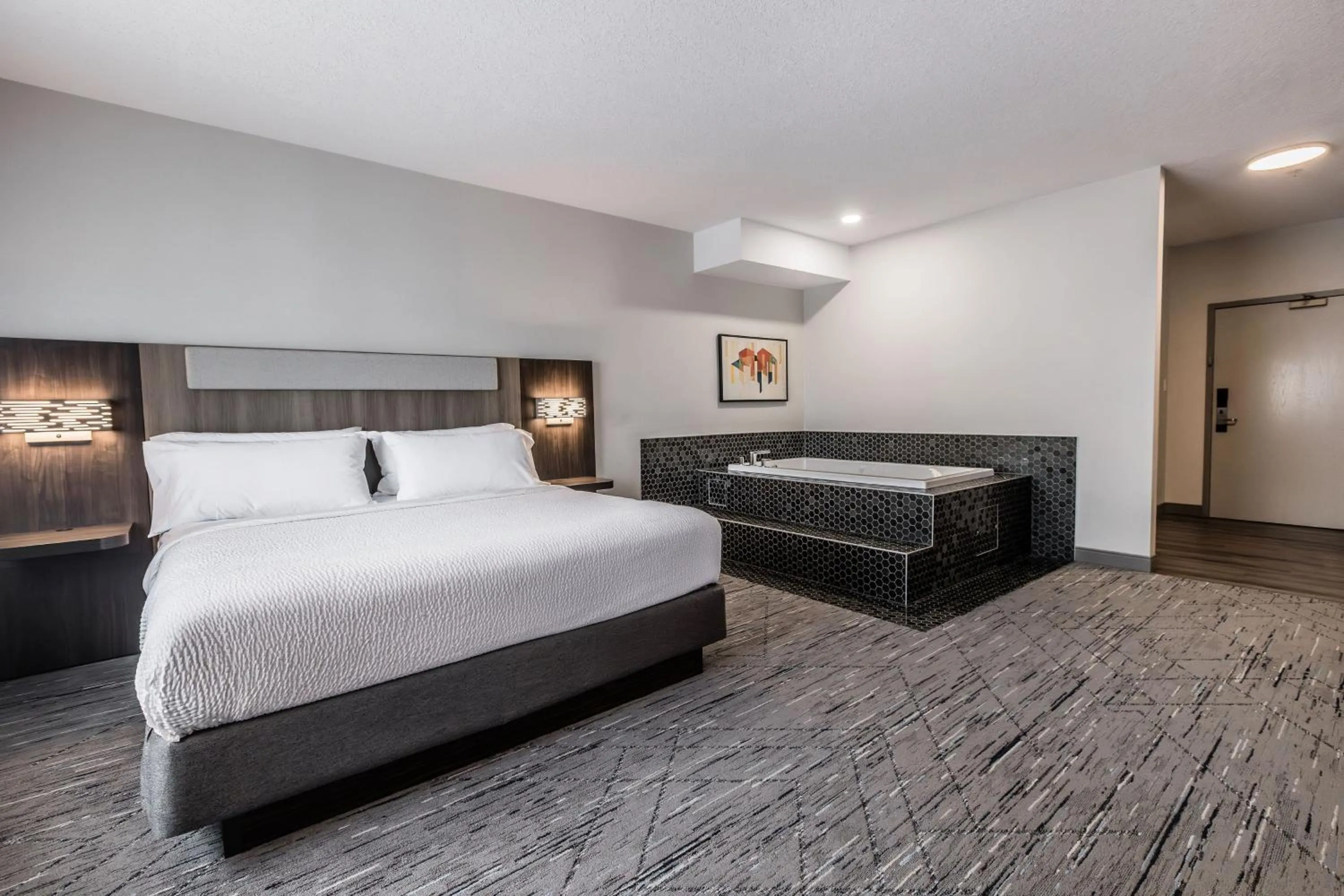 Photo of the whole room, Bed in Holiday Inn Express Calgary South by IHG