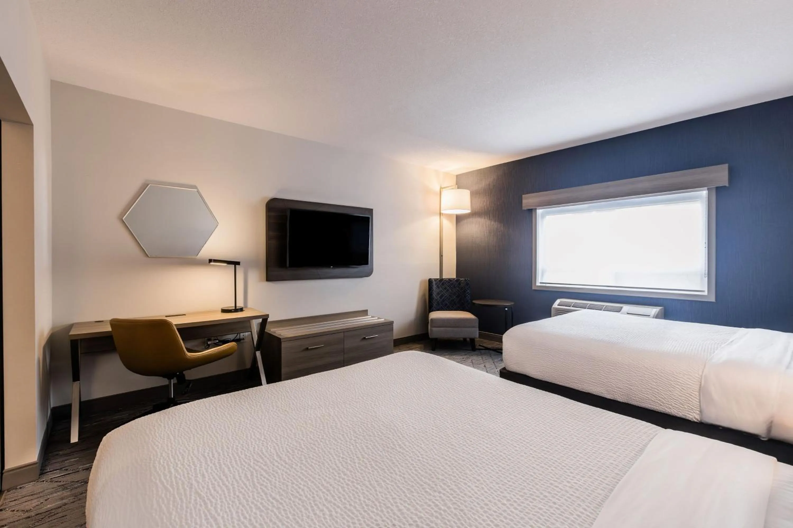 Photo of the whole room, Bed in Holiday Inn Express Calgary South by IHG