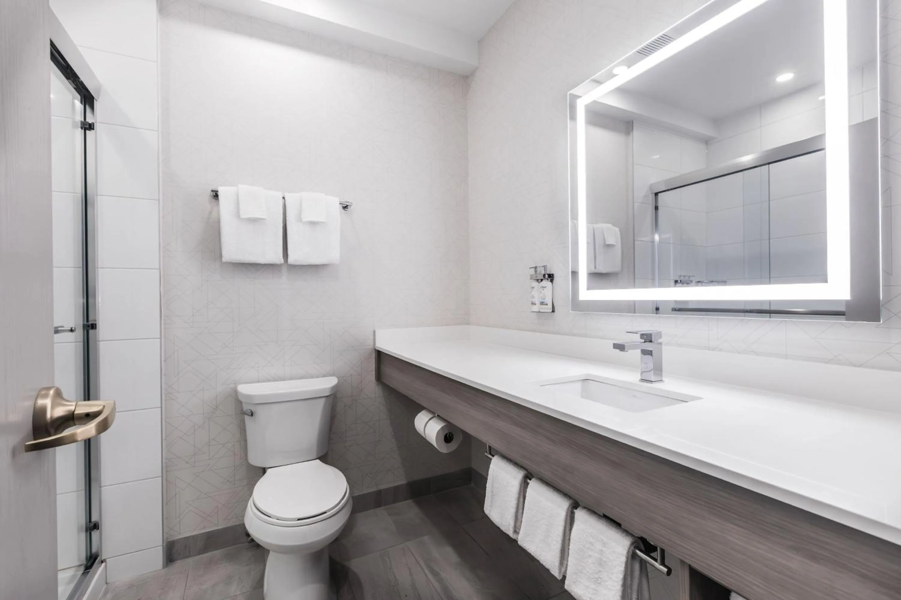 Photo of the whole room in Holiday Inn Express Calgary South by IHG