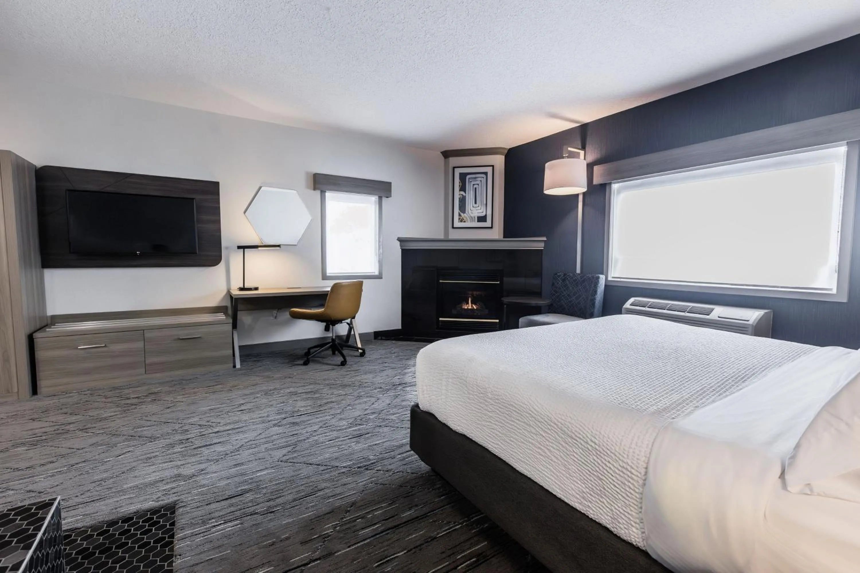 Photo of the whole room, Bed in Holiday Inn Express Calgary South by IHG
