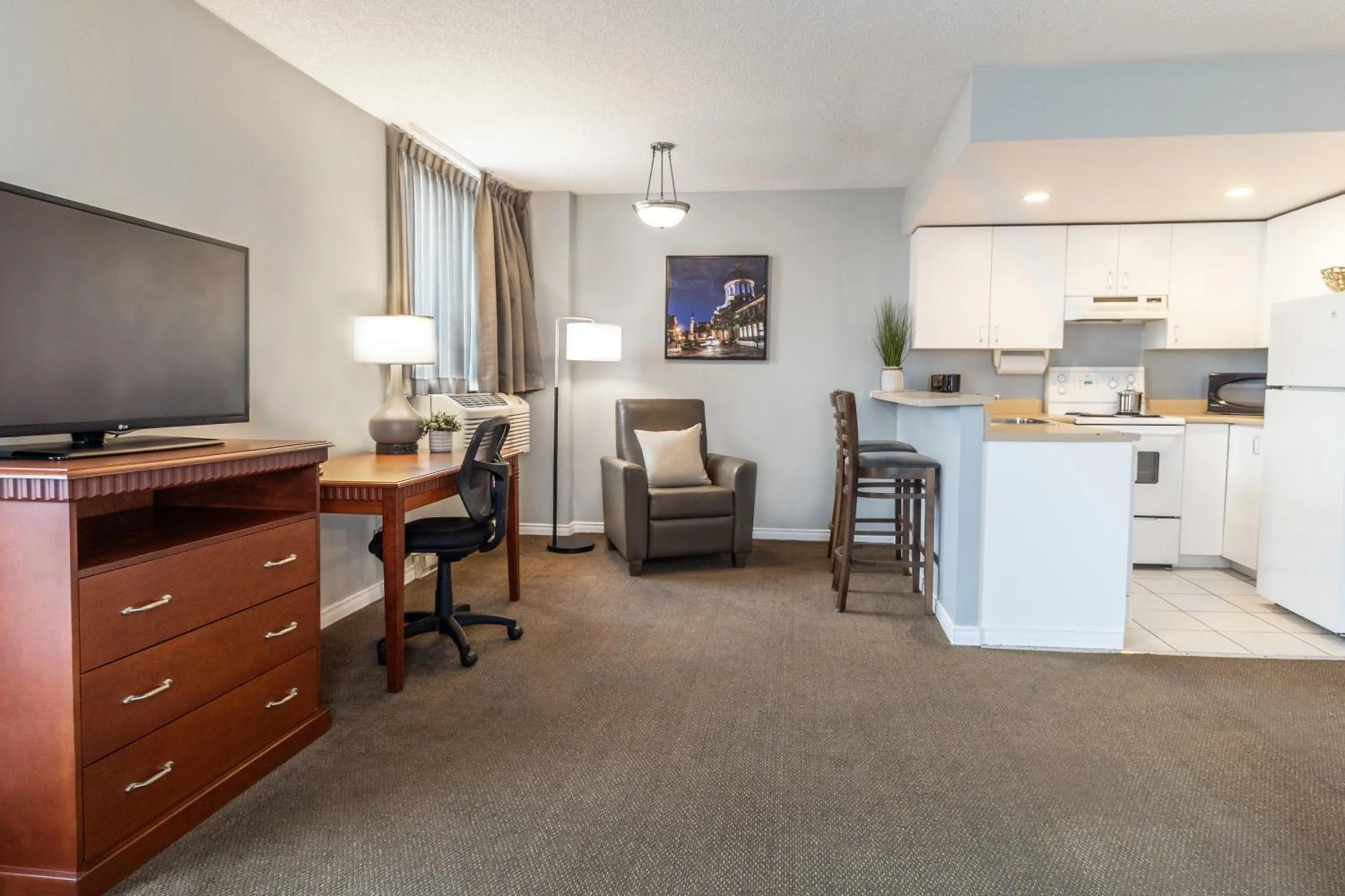 TV and multimedia in Hôtel Saint-Laurent Montréal