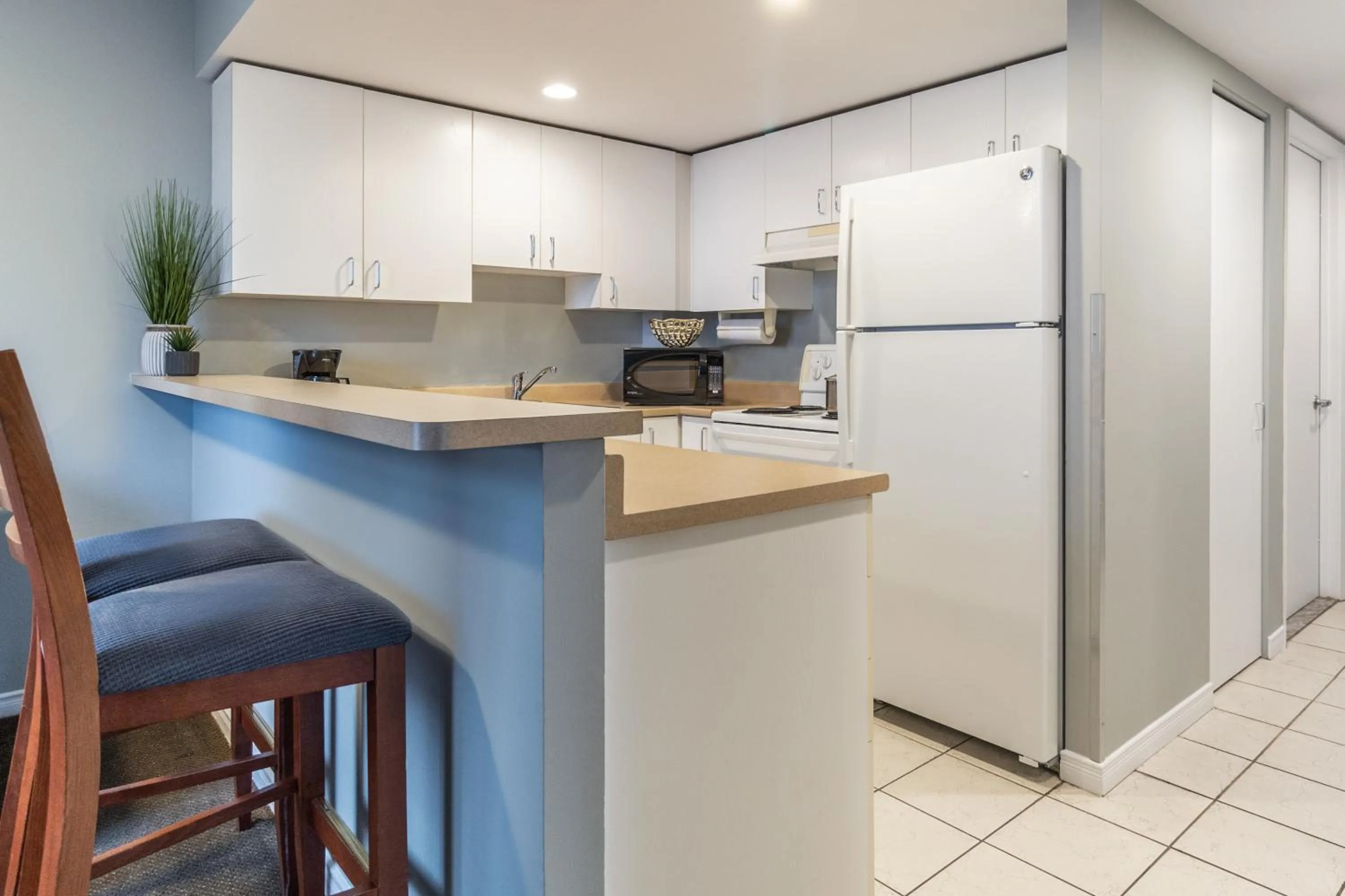 Kitchen or kitchenette in Hôtel Saint-Laurent Montréal