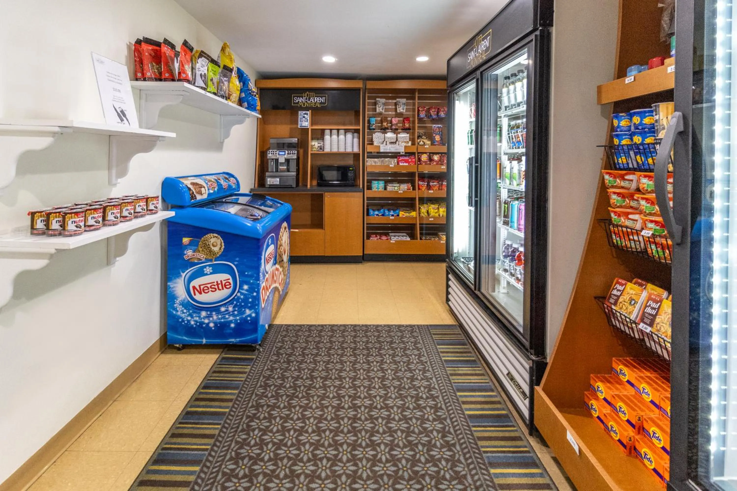 Food and drinks in Hôtel Saint-Laurent Montréal