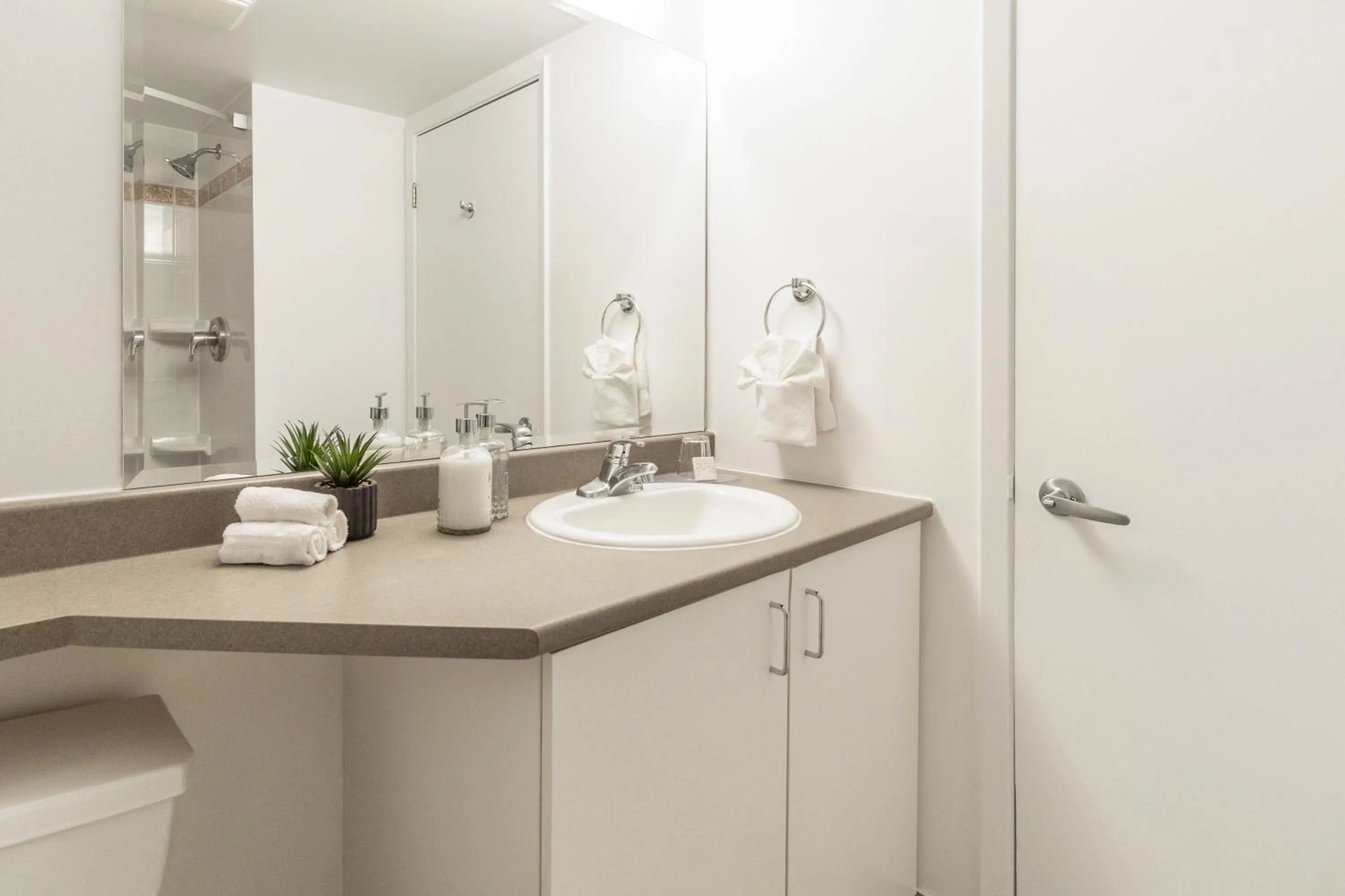 Bathroom in Hôtel Saint-Laurent Montréal