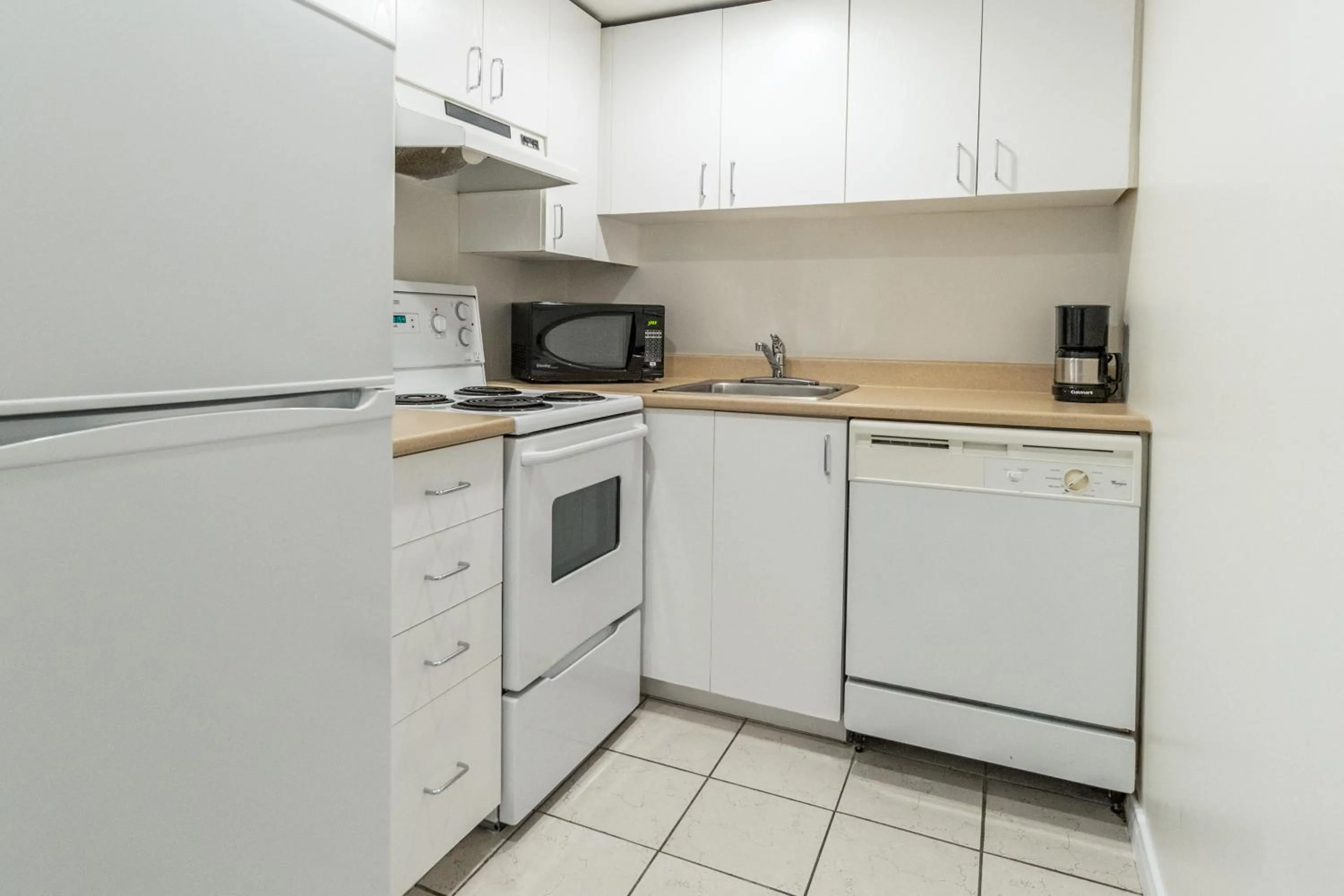 Coffee/tea facilities in Hôtel Saint-Laurent Montréal