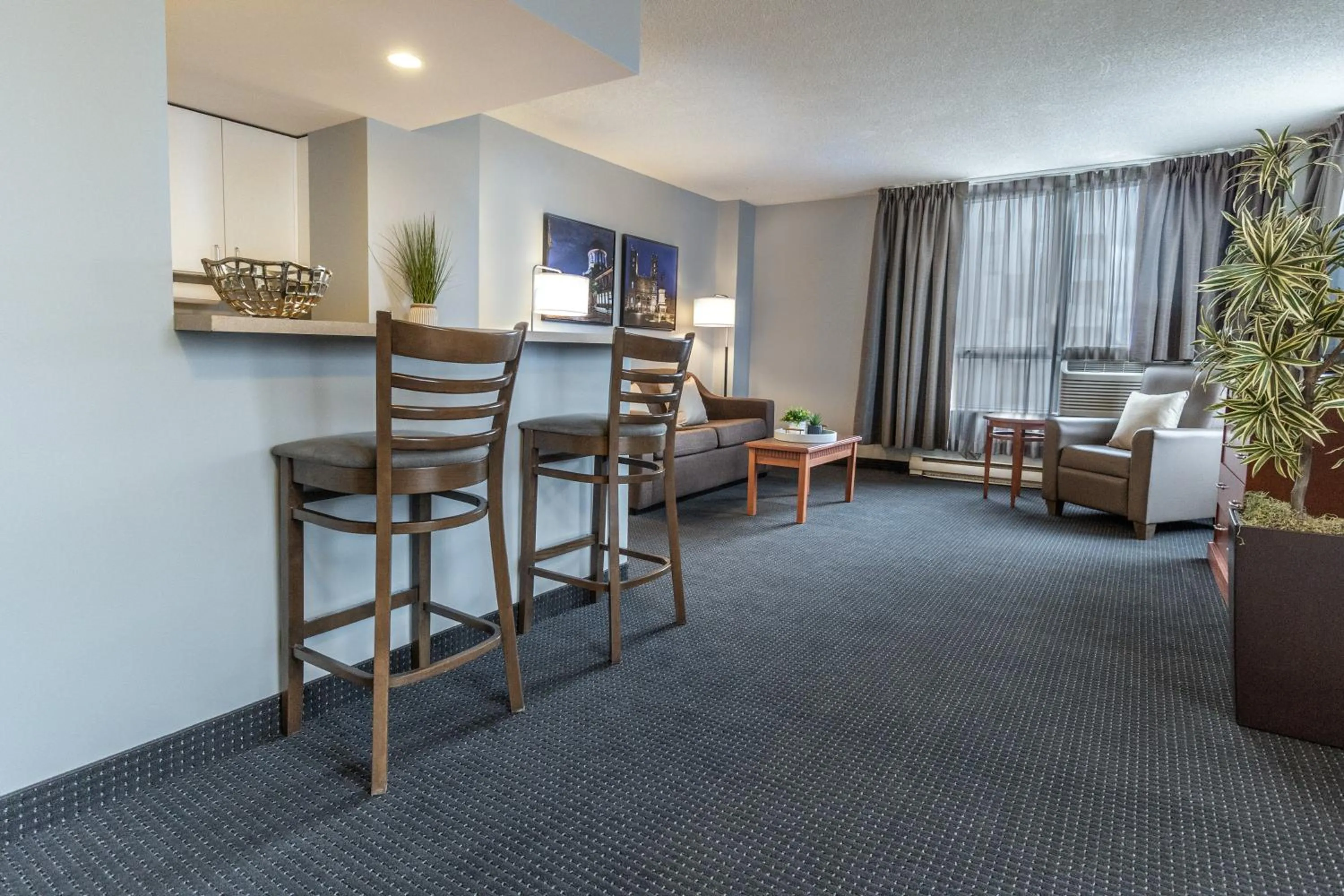 TV and multimedia in Hôtel Saint-Laurent Montréal